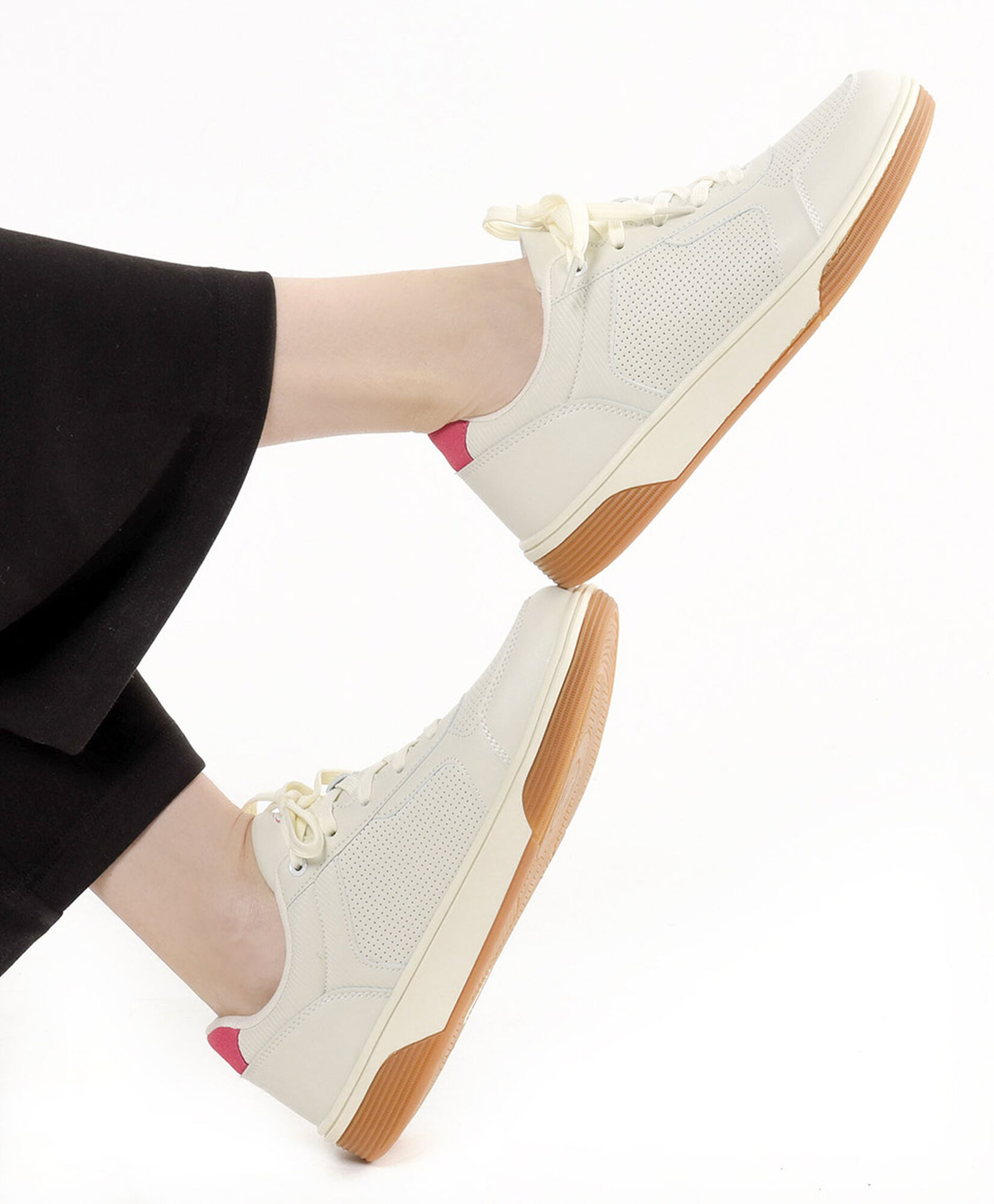 Zapatilla mujer calada Zapatilla mujer calada