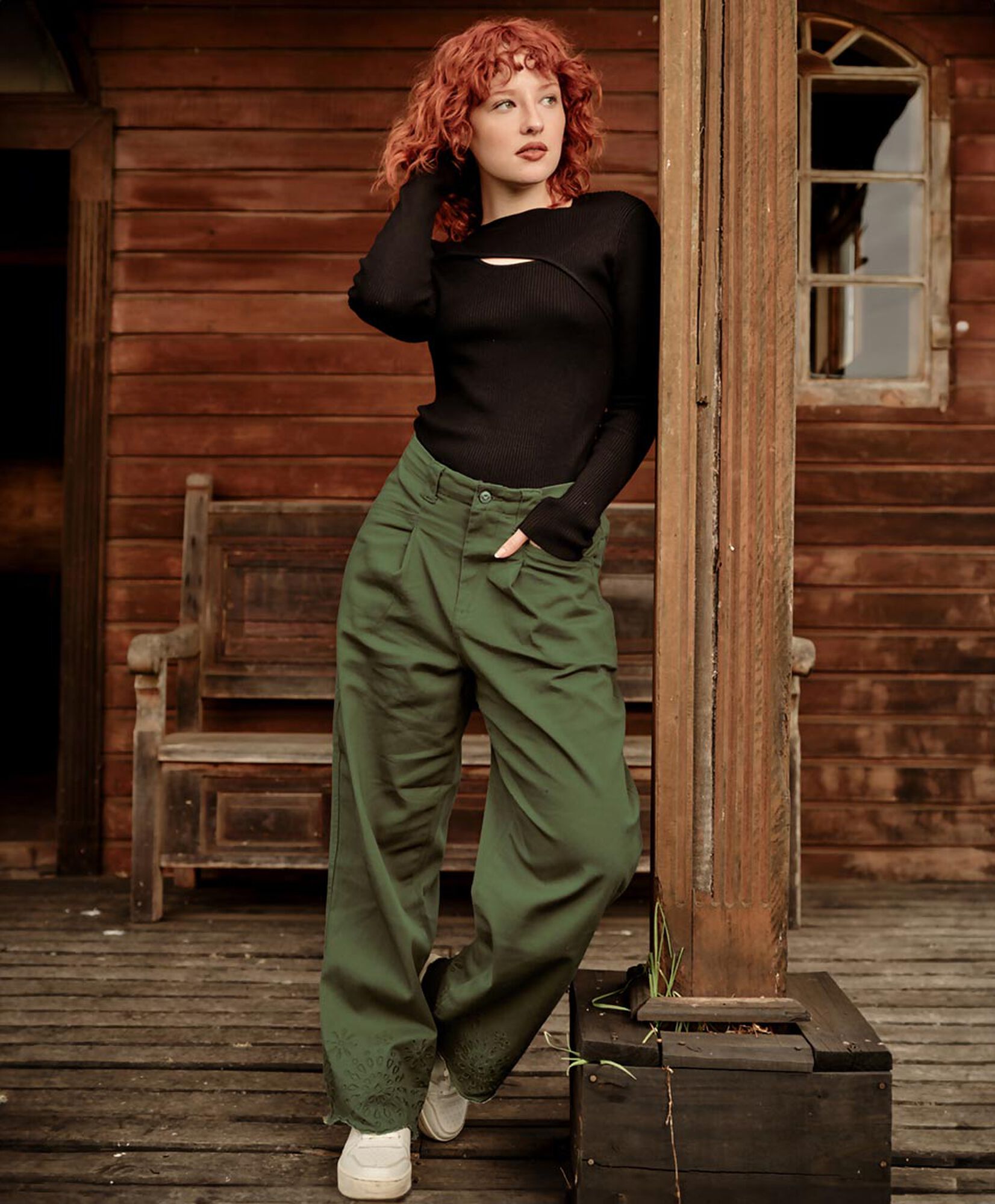 Pantalón mujer basta bordada Pantalón mujer basta bordada