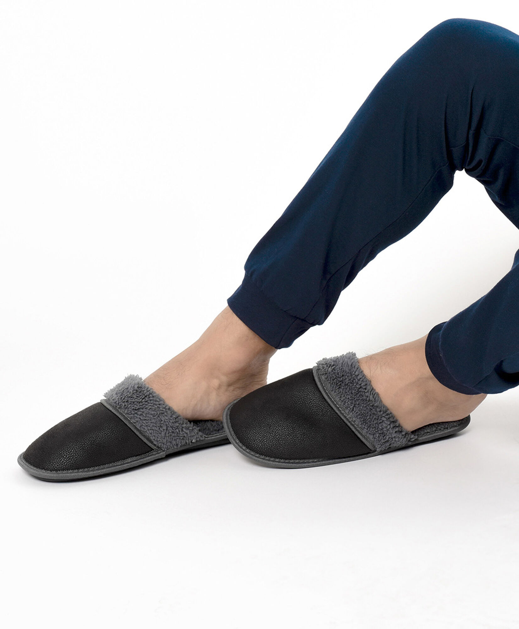 Pantufla hombre cuerina y chiporro Pantufla hombre cuerina y chiporro