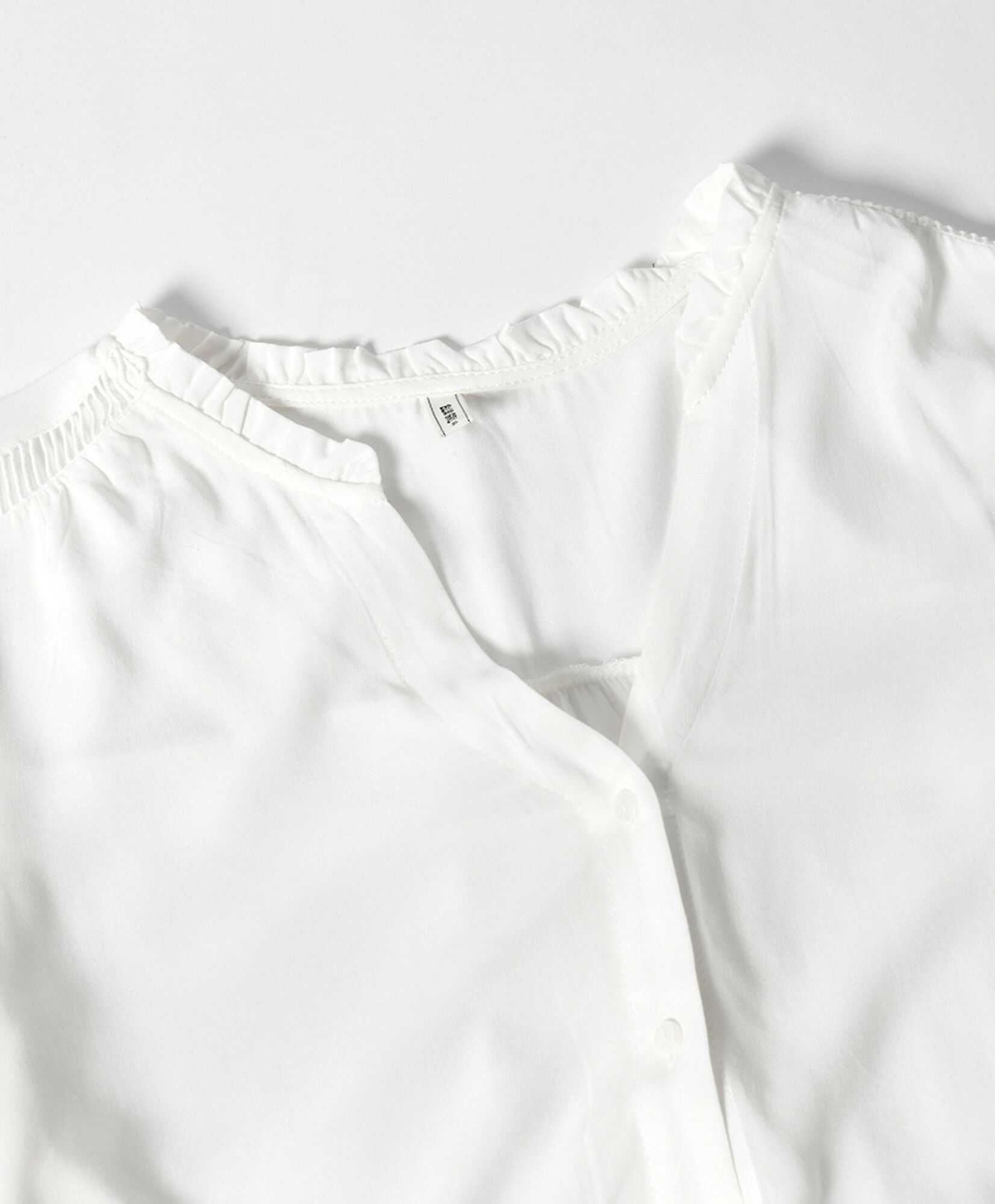Blusa mujer hombro y puños calados Blusa mujer hombro y puños calados