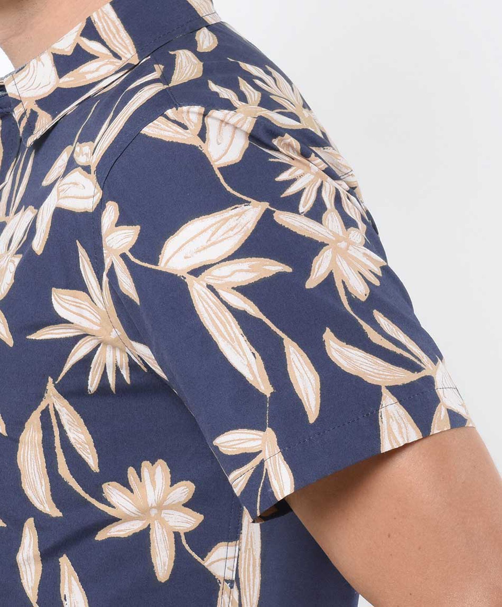 Camisa hombre flores y hojas Camisa hombre flores y hojas