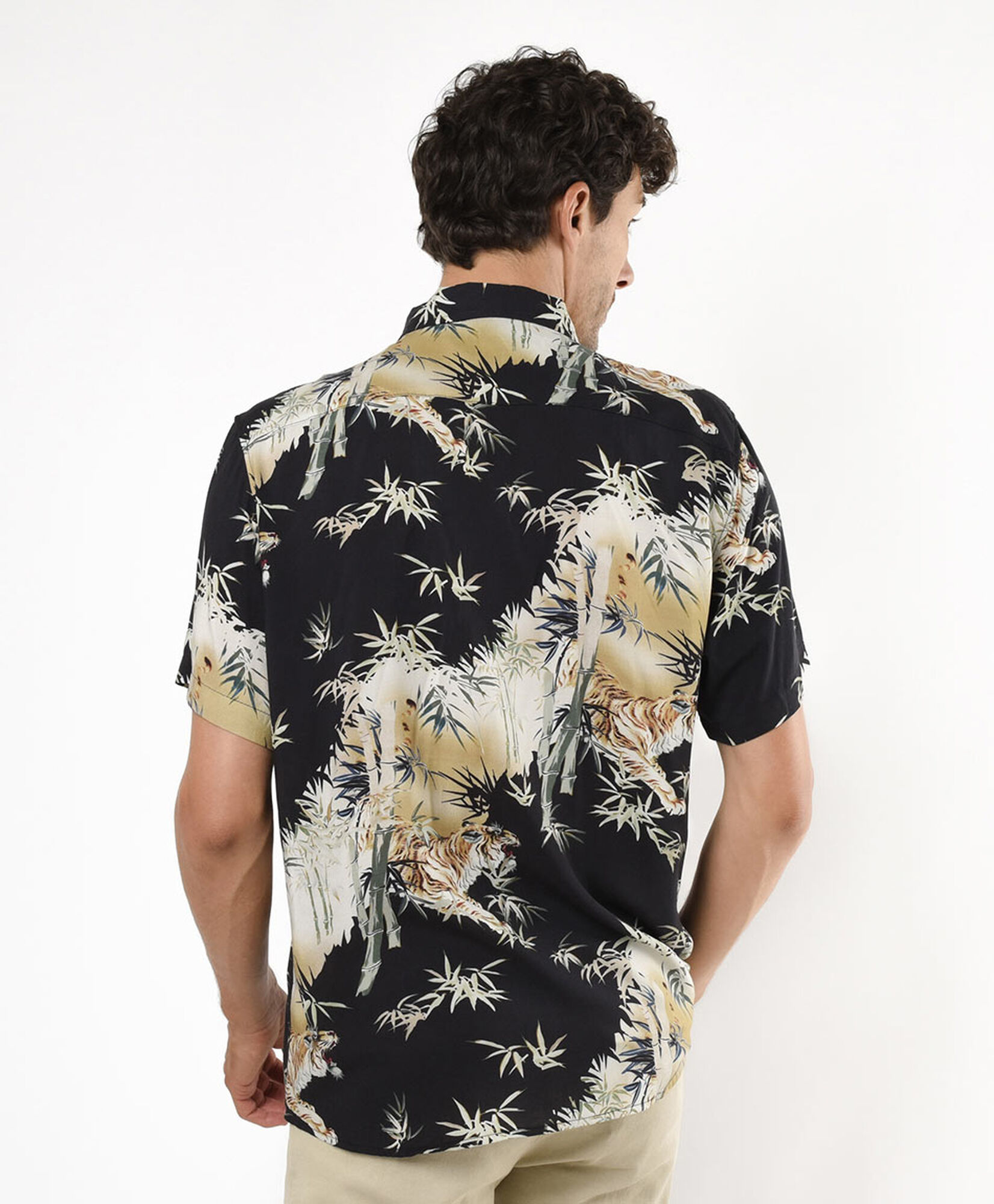 Camisa hombre estilo tropical Camisa hombre estilo tropical
