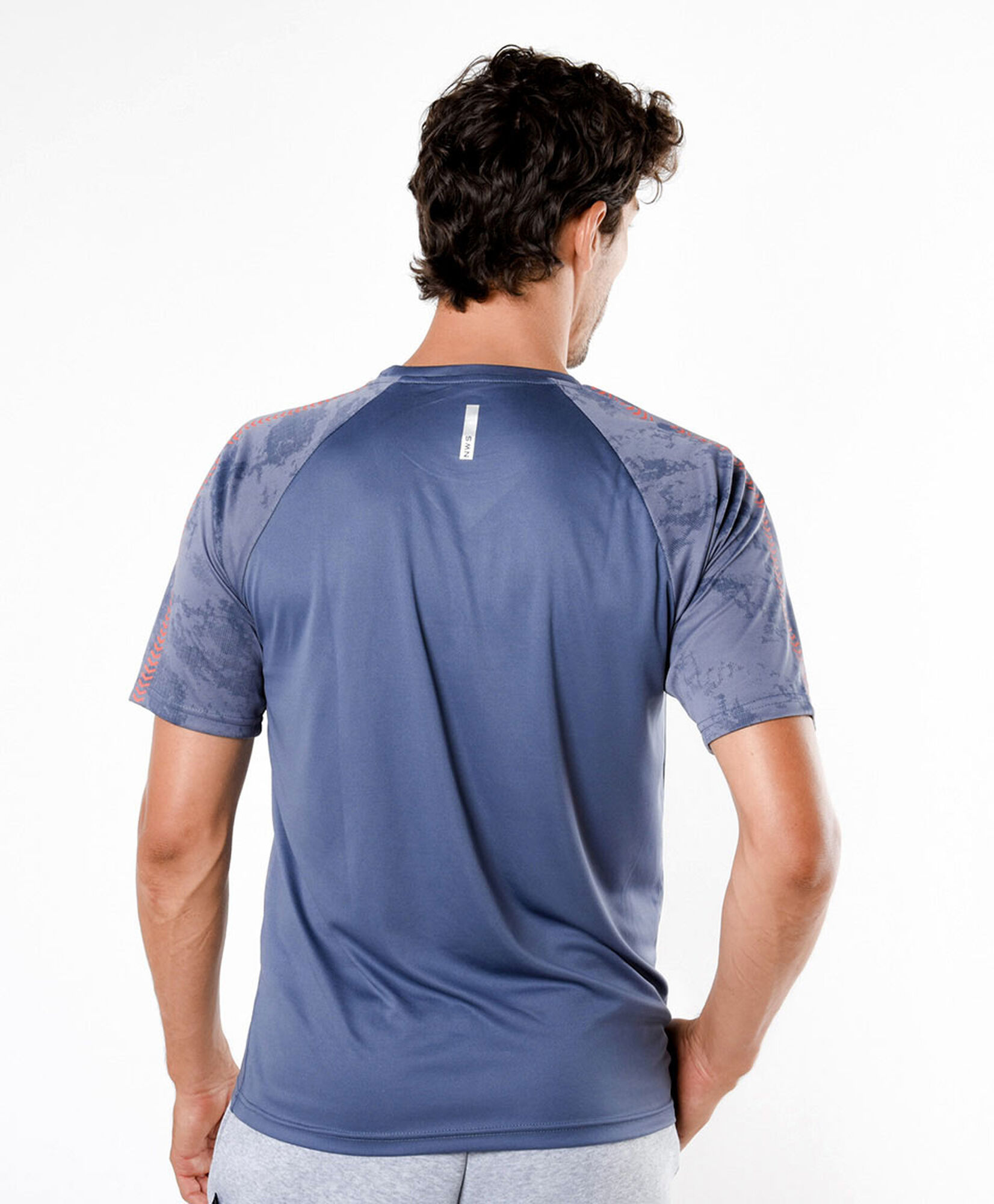 Polera deportiva hombre mangas estampadas Polera deportiva hombre mangas estampadas