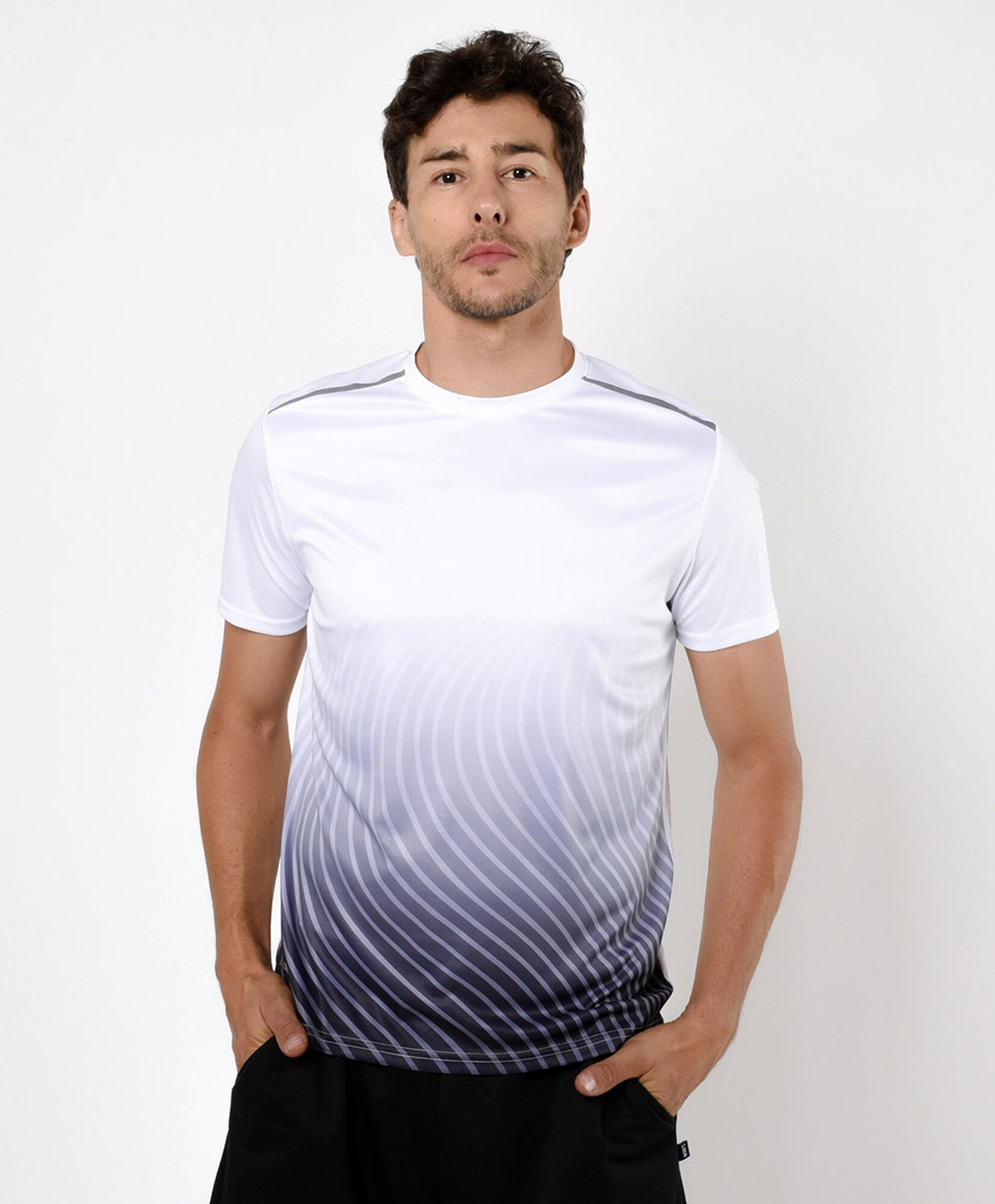 Polera deportiva hombre líneas degradé Polera deportiva hombre líneas degradé