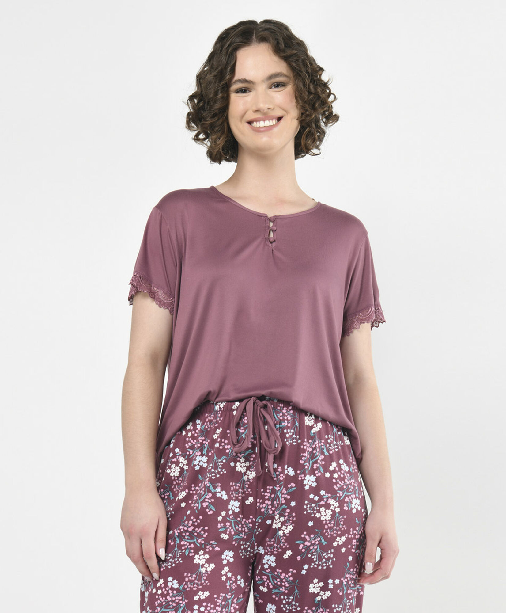 Pijama mujer encaje floreado Pijama mujer encaje floreado