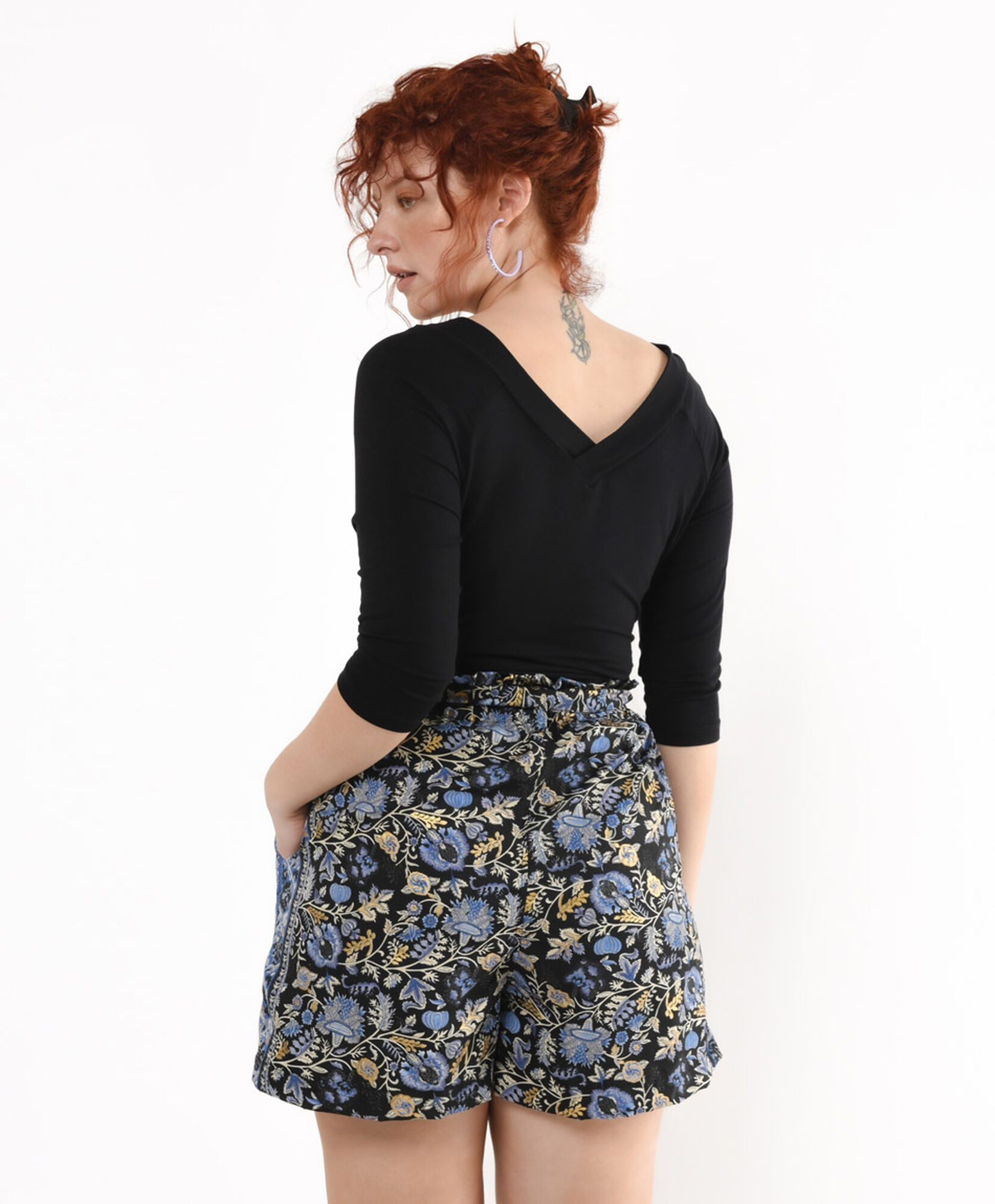 Short mujer flores y hojas lazo Short mujer flores y hojas lazo