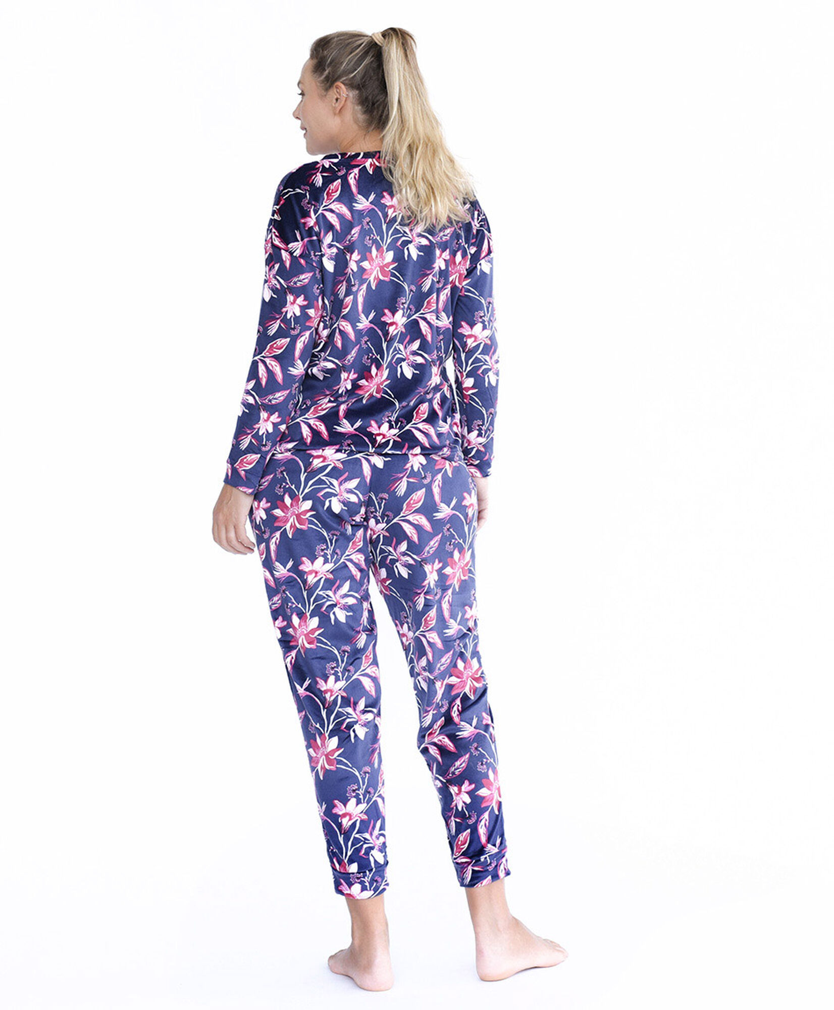 Pijama mujer velvet floreado Pijama mujer velvet floreado
