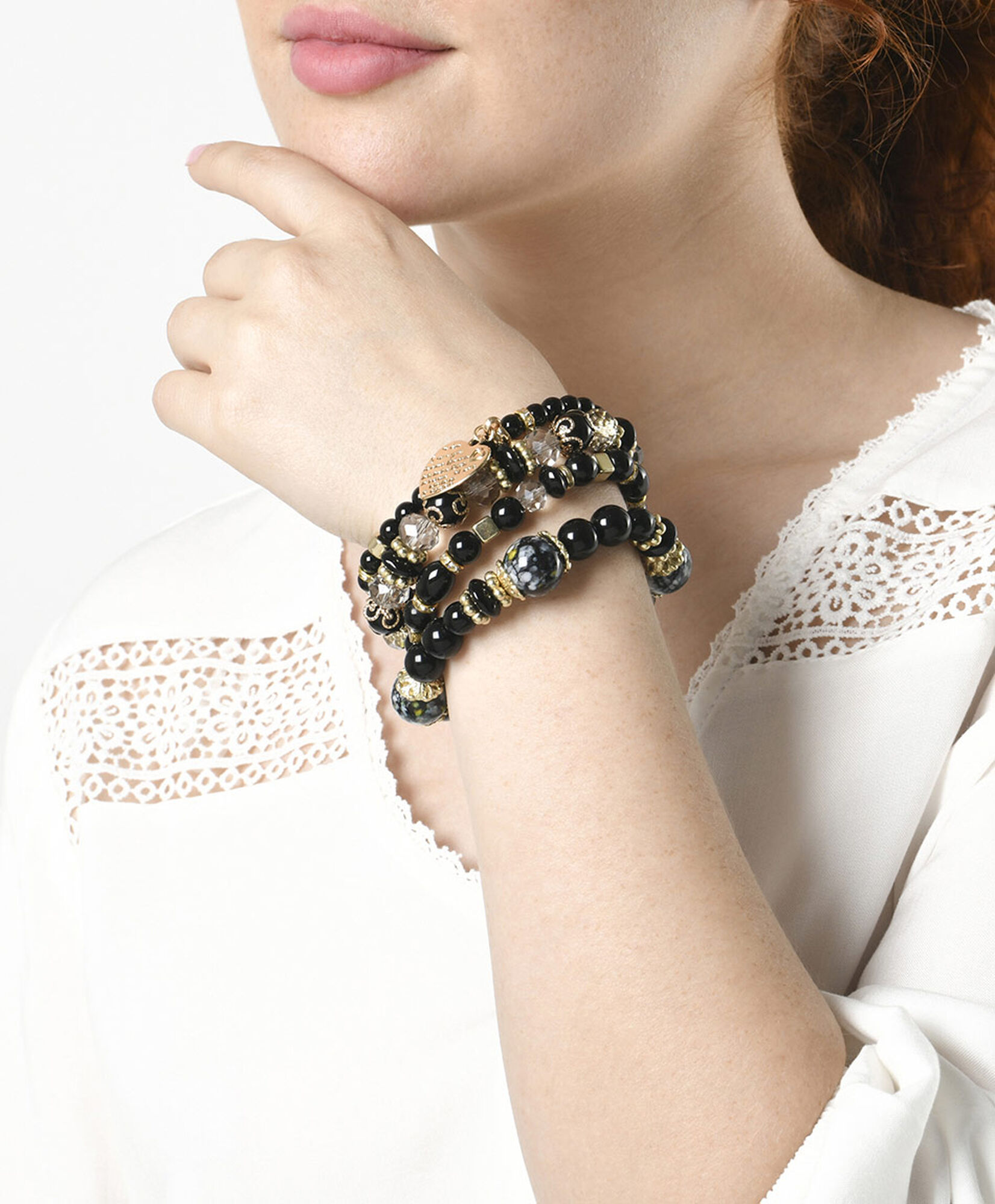 Set 4 pulseras mujer dijes negras Set 4 pulseras mujer dijes negras