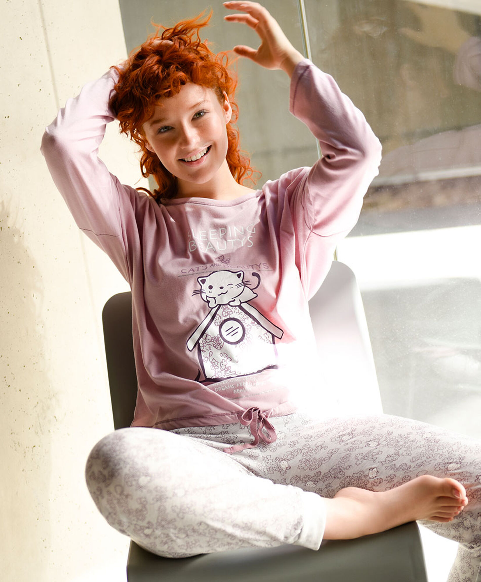 Pijama mujer floreado y gatito Pijama mujer floreado y gatito