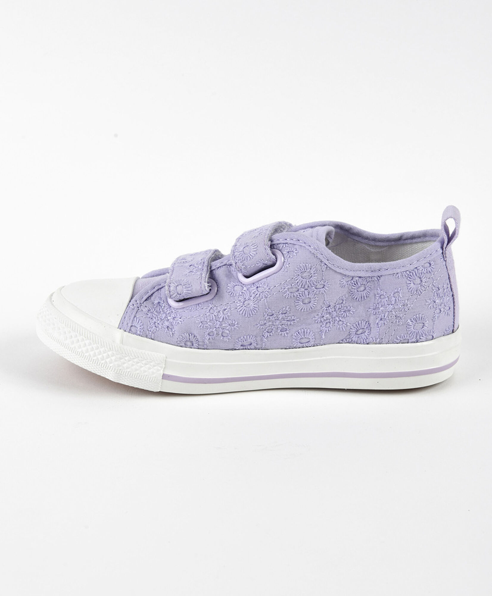 Zapatilla infantil flores bordadas morada Zapatilla infantil flores bordadas morada