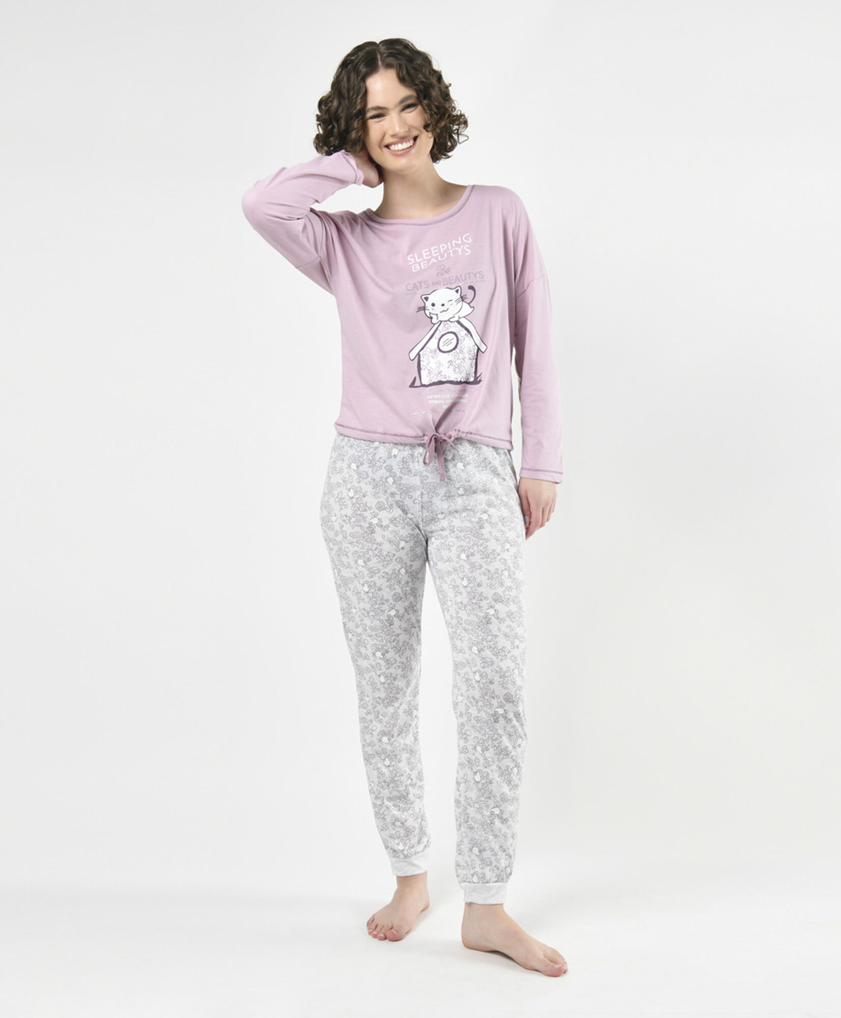 Pijama mujer floreado y gatito Pijama mujer floreado y gatito