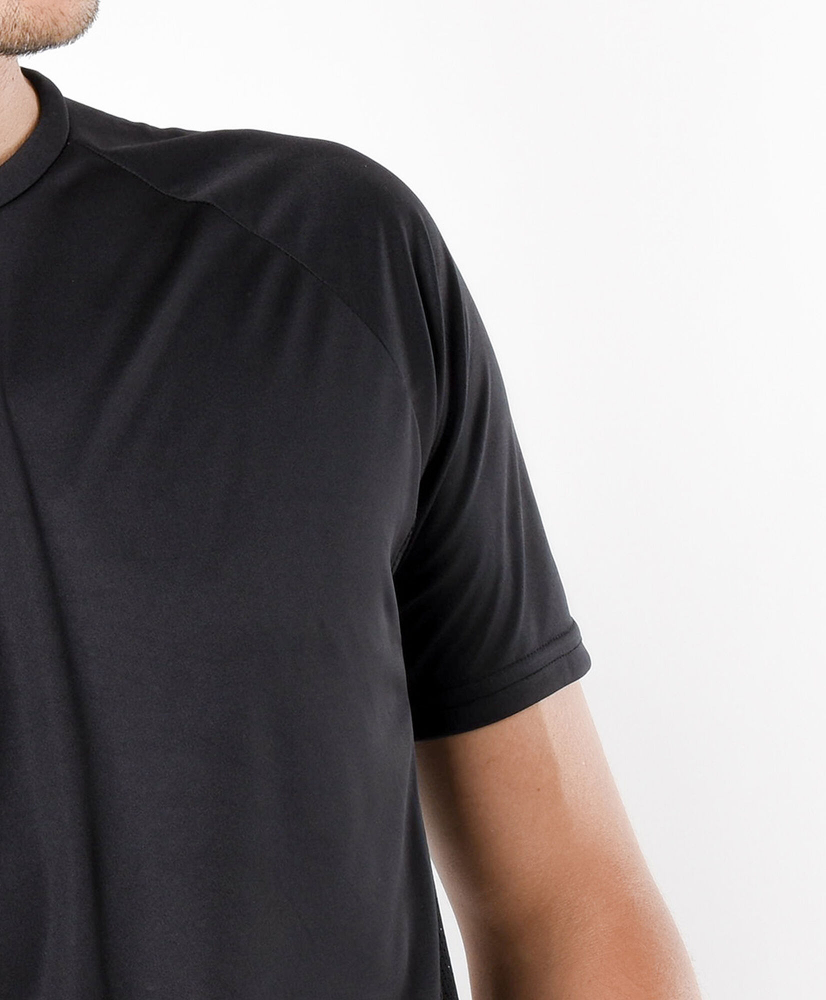 Polera deportiva hombre negra lisa Polera deportiva hombre negra lisa