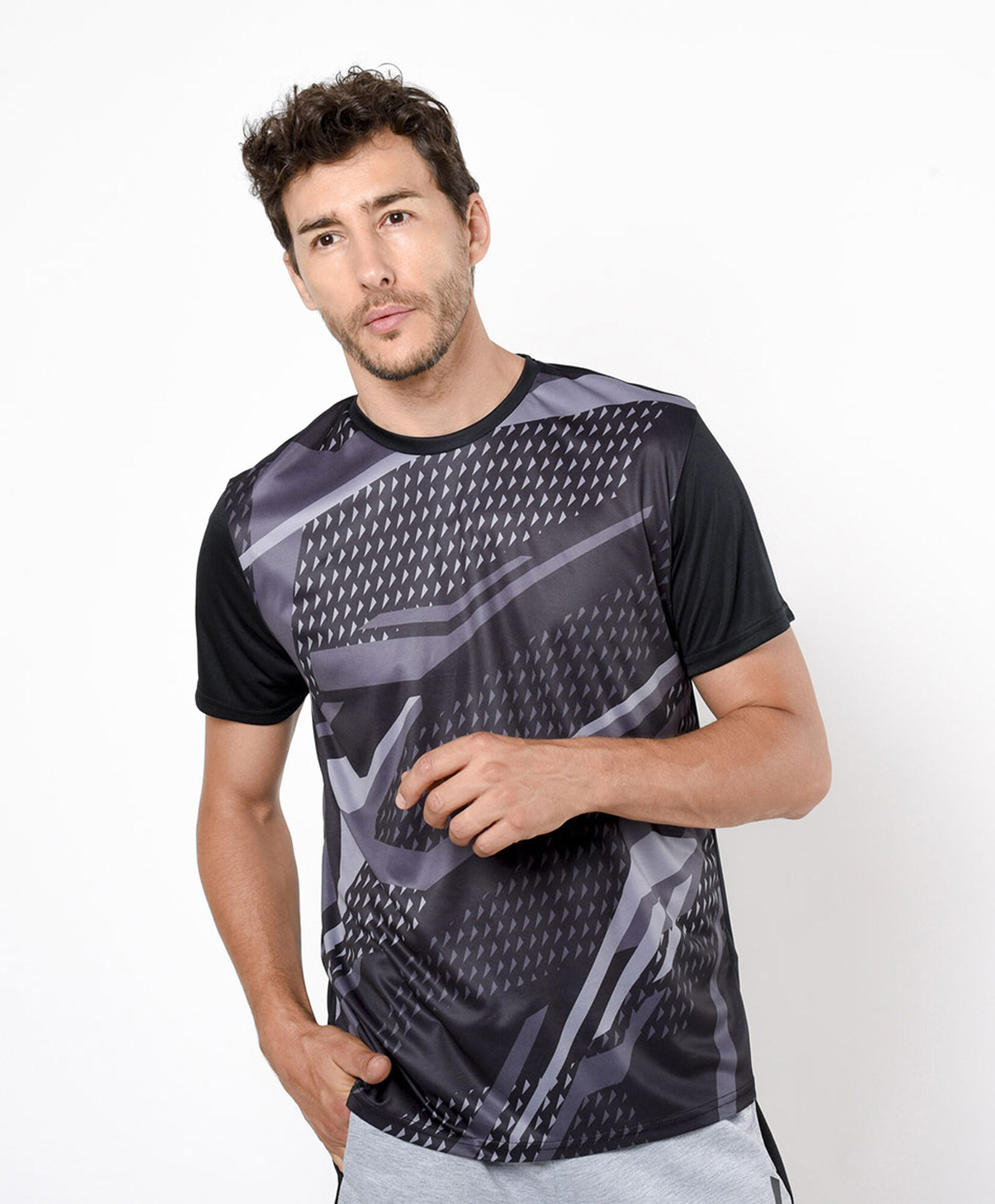 Polera deportiva hombre triángulos Polera deportiva hombre triángulos