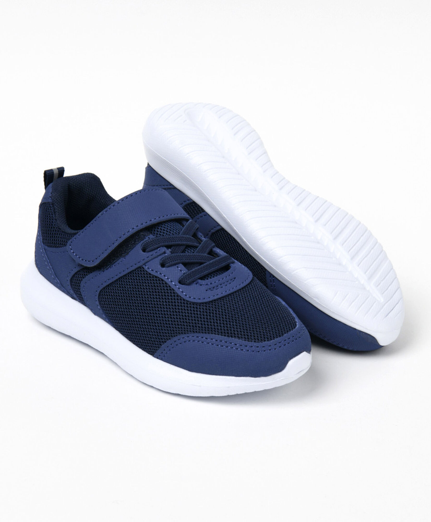 Zapatilla escolar deportiva malla Zapatilla escolar deportiva malla