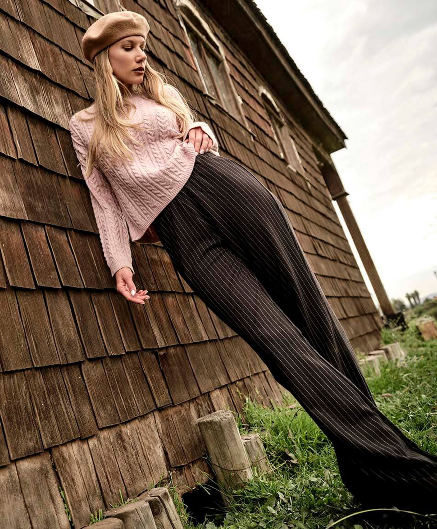 Pantalón mujer líneas flare Pantalón mujer líneas flare