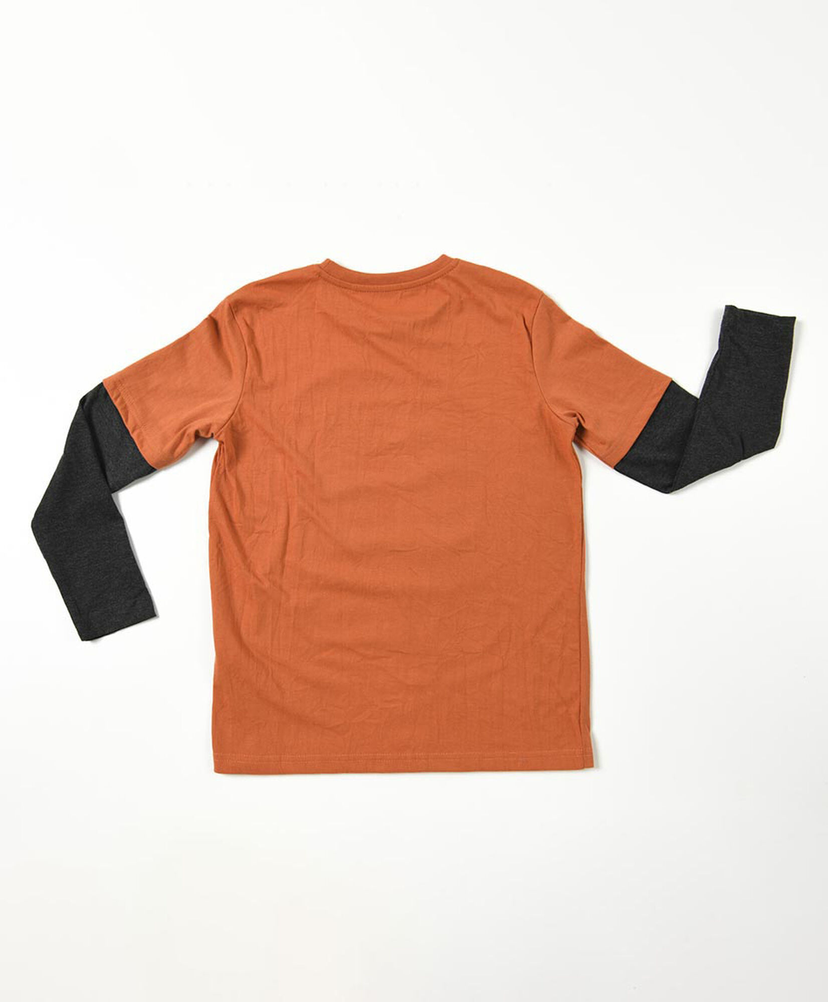 Polera niño graffiti bicolor Polera niño graffiti bicolor