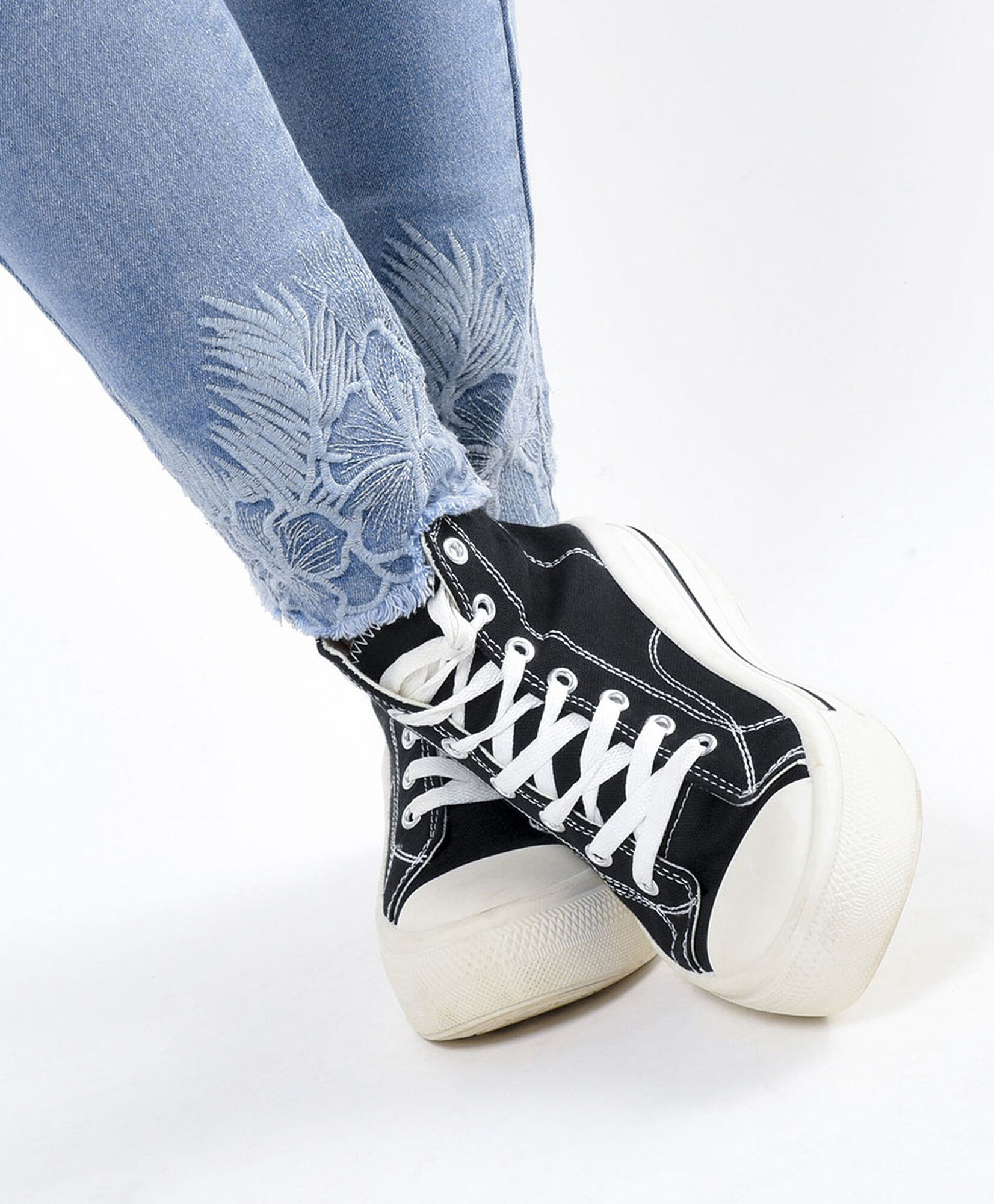 Jeans mujer basta bordada skinny fit Jeans mujer basta bordada skinny fit