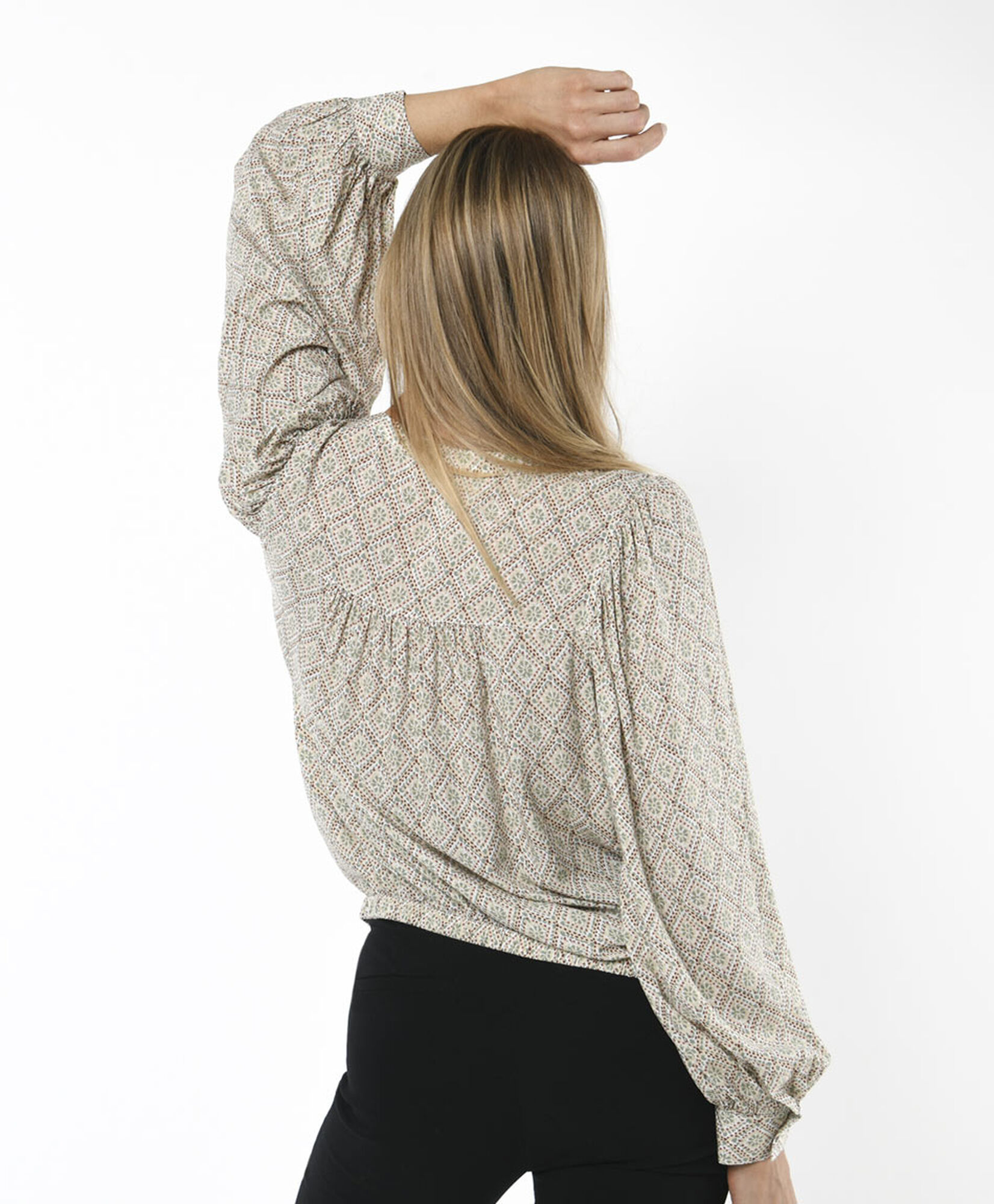 Blusa mujer englobada estampada Blusa mujer englobada estampada