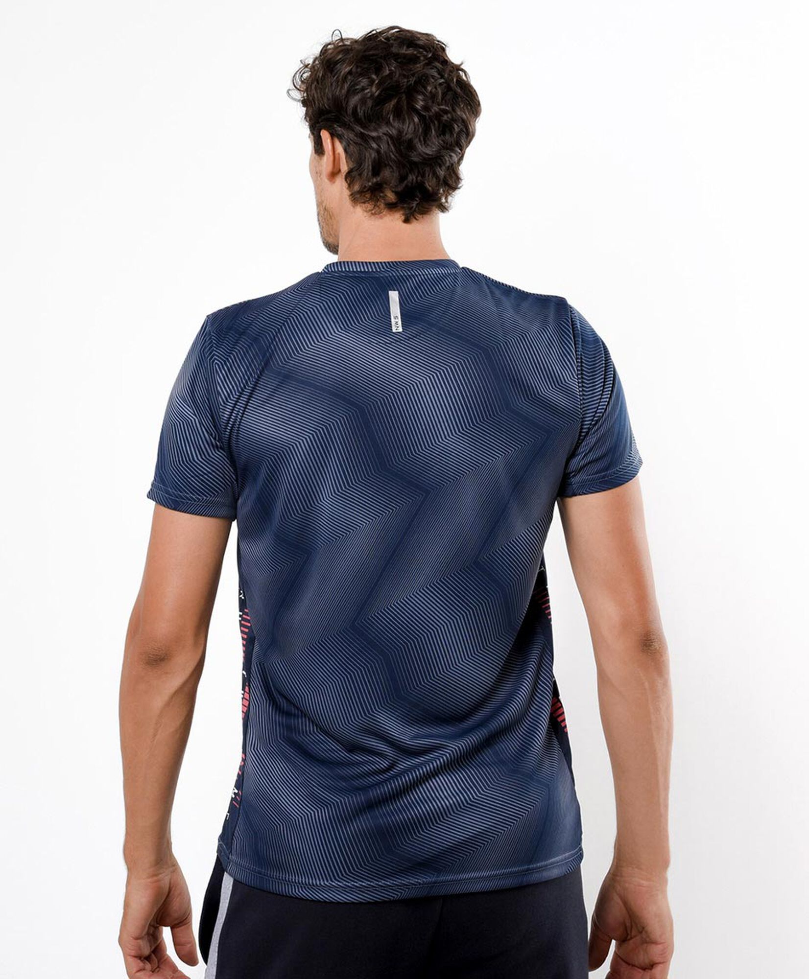 Polera deportiva hombre líneas zigzag Polera deportiva hombre líneas zigzag