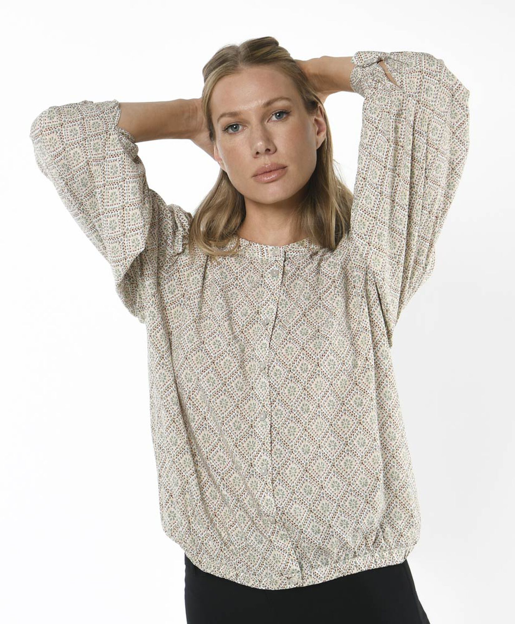 Blusa mujer englobada estampada Blusa mujer englobada estampada