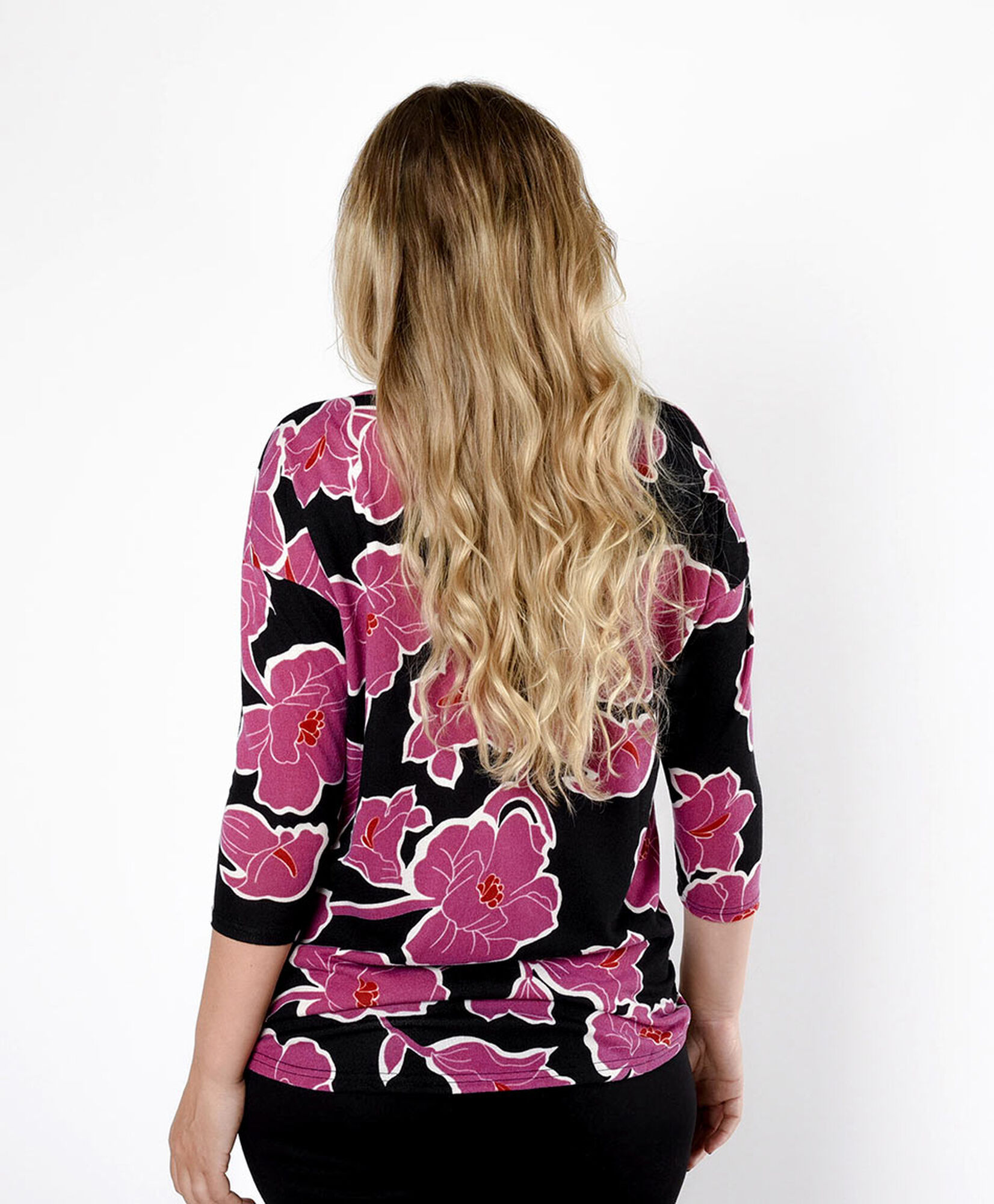 Polera mujer lanosa floreada Polera mujer lanosa floreada