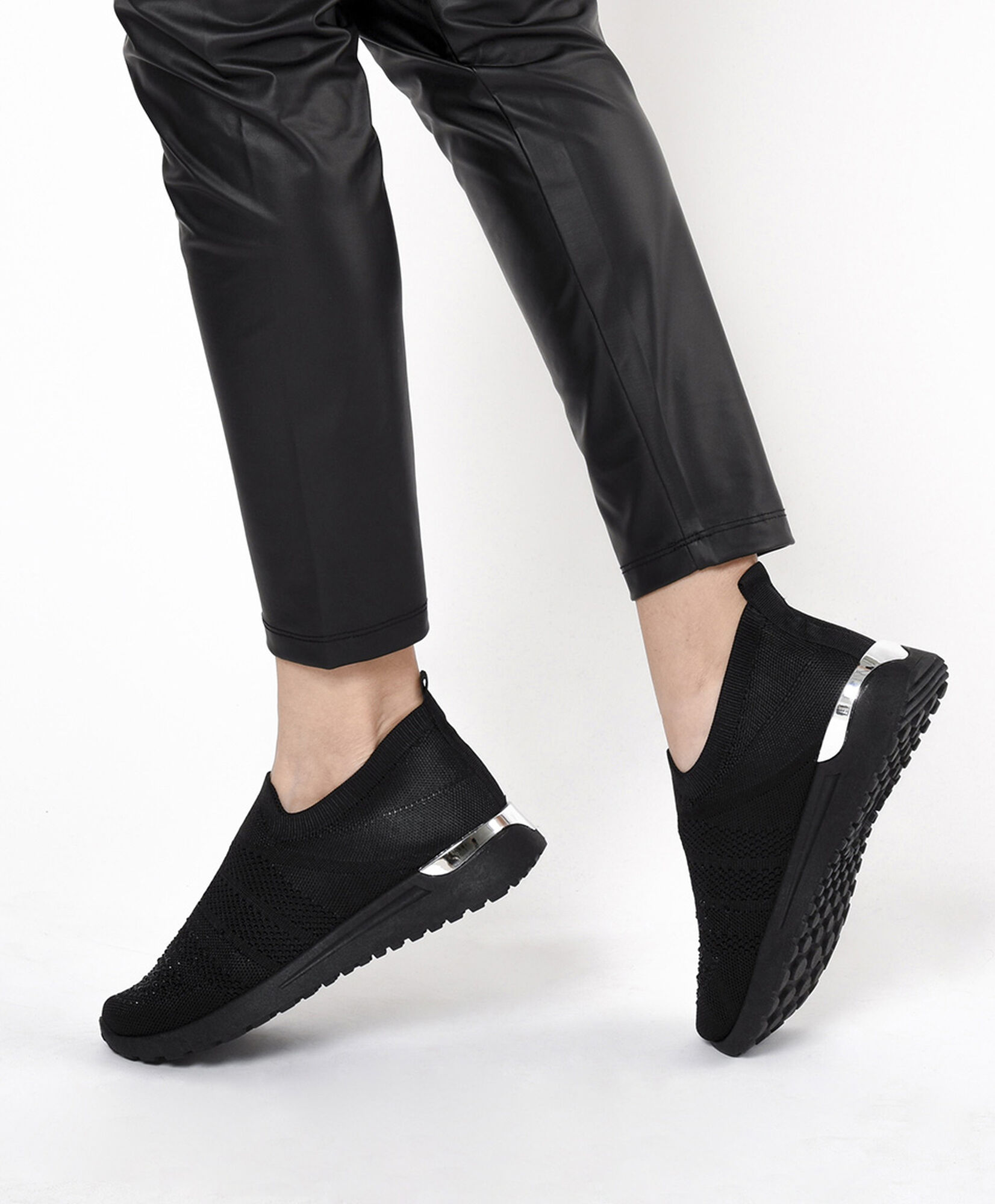 Zapatilla mujer slip on piedras negra Zapatilla mujer slip on piedras negra