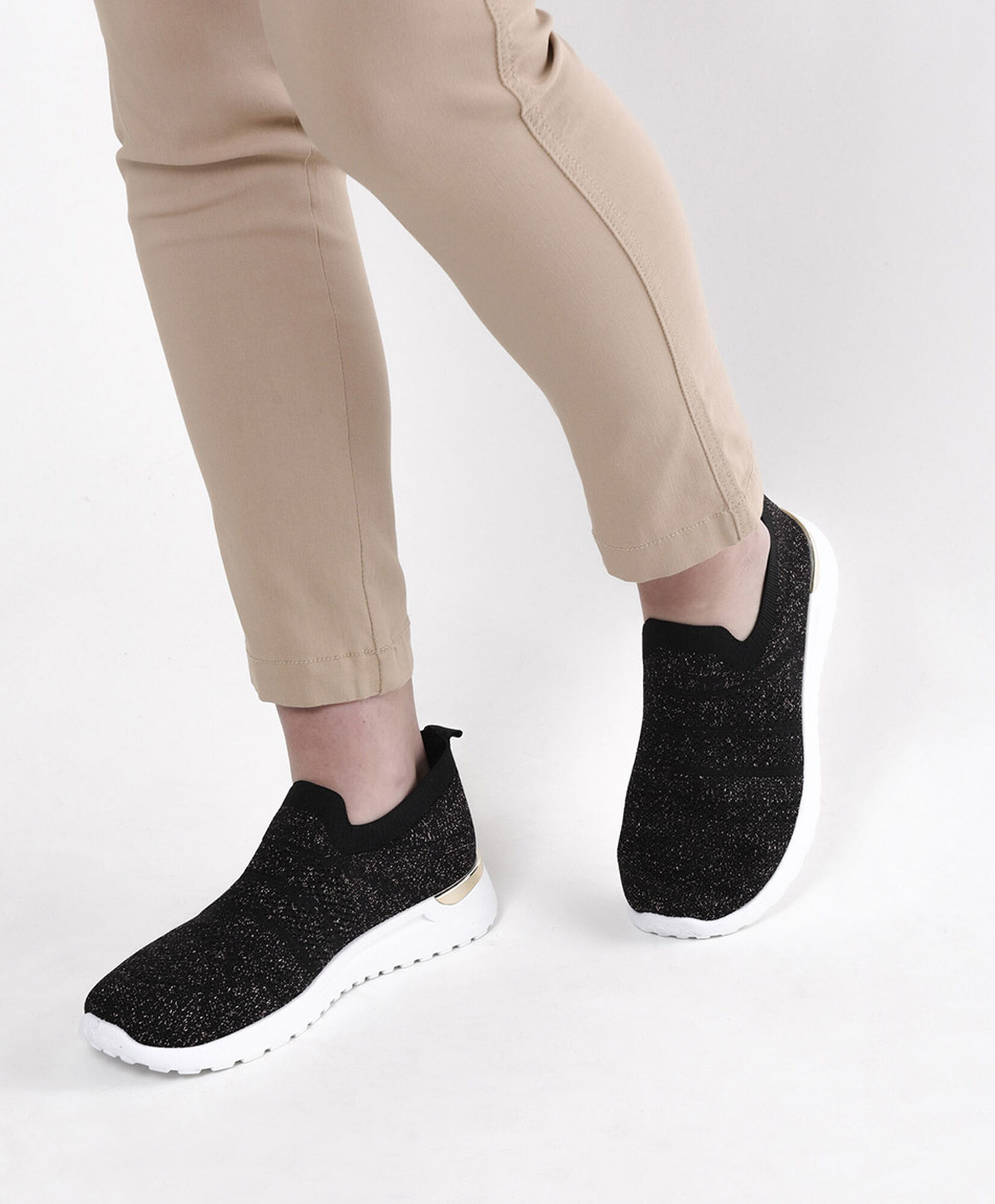 Zapatilla mujer elasticada brillos Zapatilla mujer elasticada brillos
