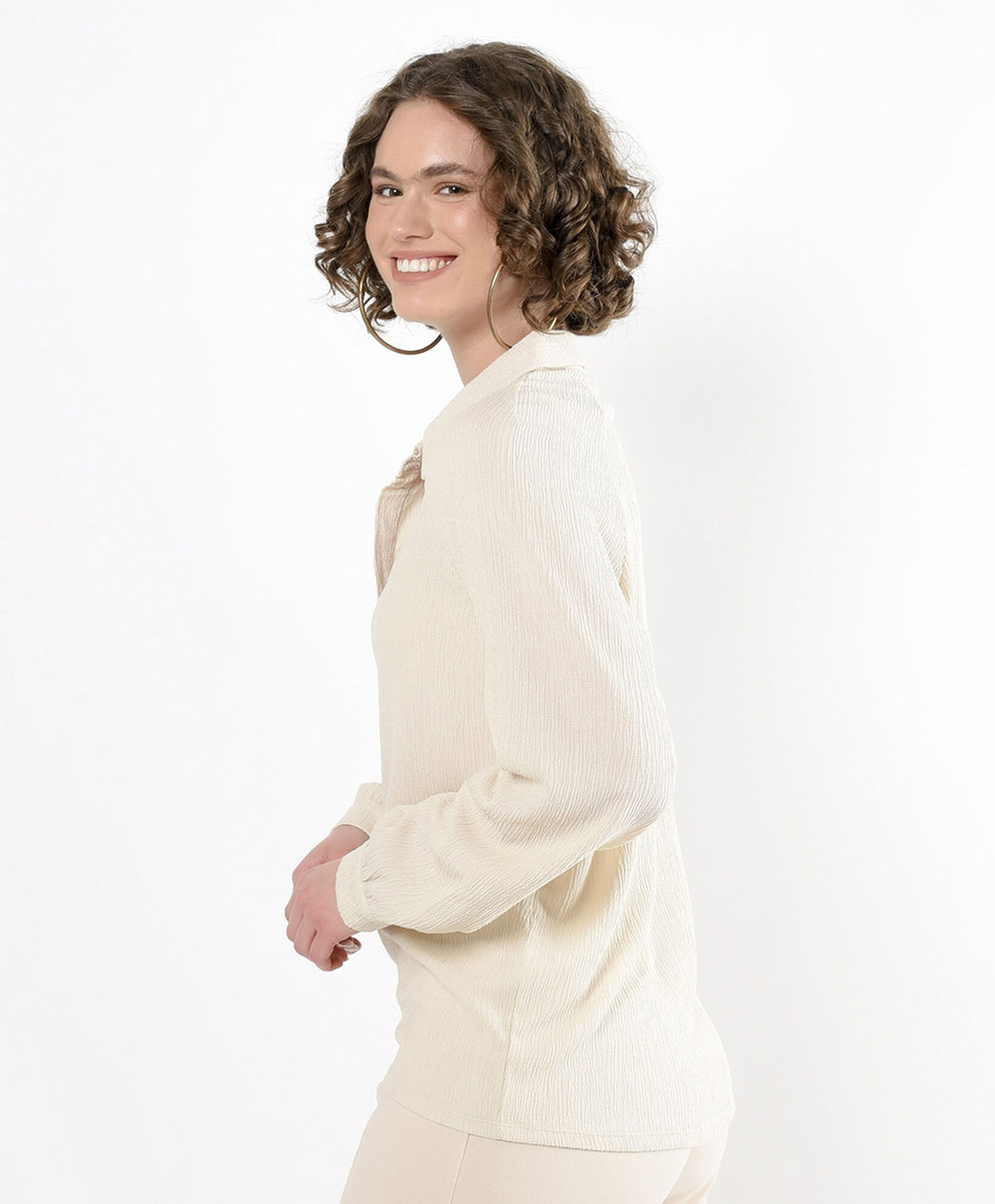 Blusa mujer texturizada con cuello Blusa mujer texturizada con cuello