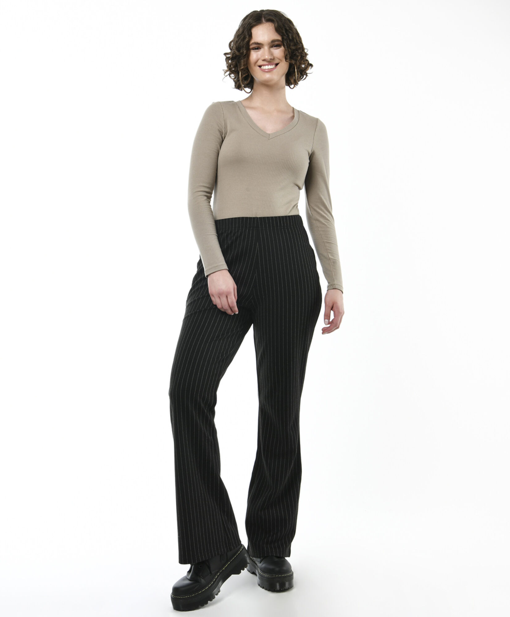Pantalón mujer líneas flare Pantalón mujer líneas flare