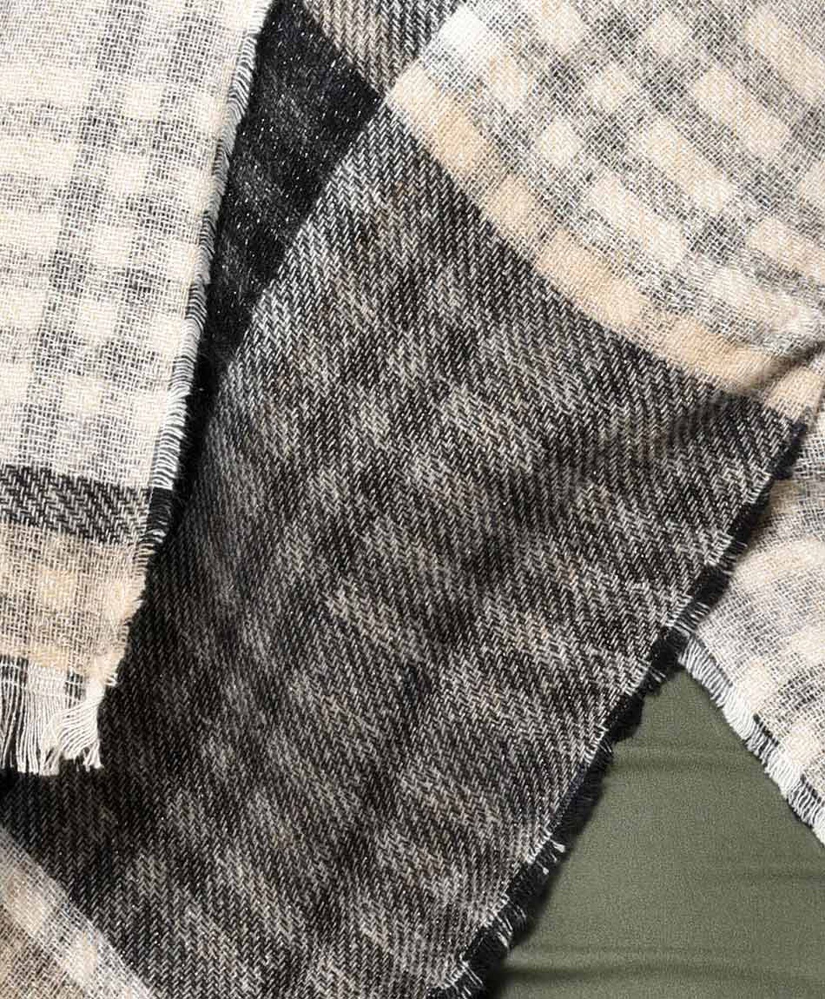 Poncho mujer cuadros brillos Poncho mujer cuadros brillos