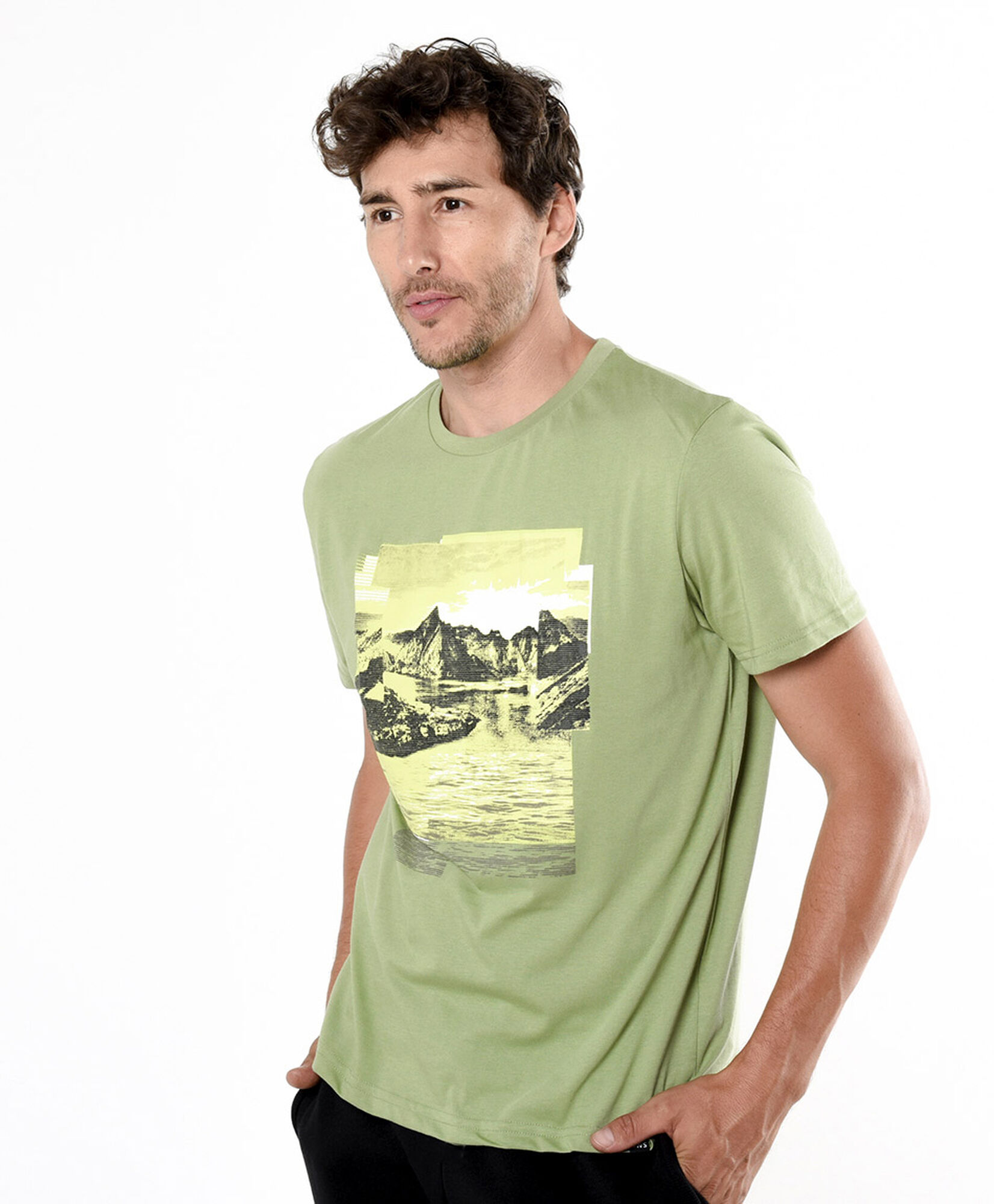 Polera deportiva hombre verde montañas Polera deportiva hombre verde montañas
