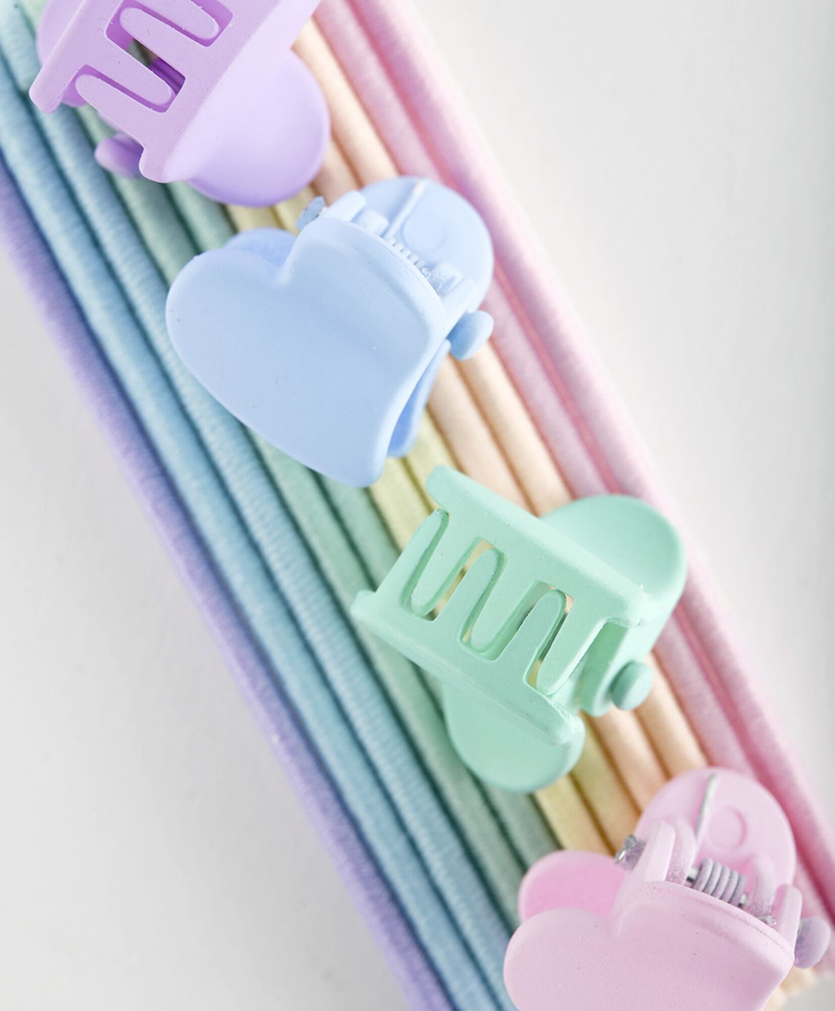 Set colet + pinches bebé colores corazones Set colet + pinches bebé colores corazones