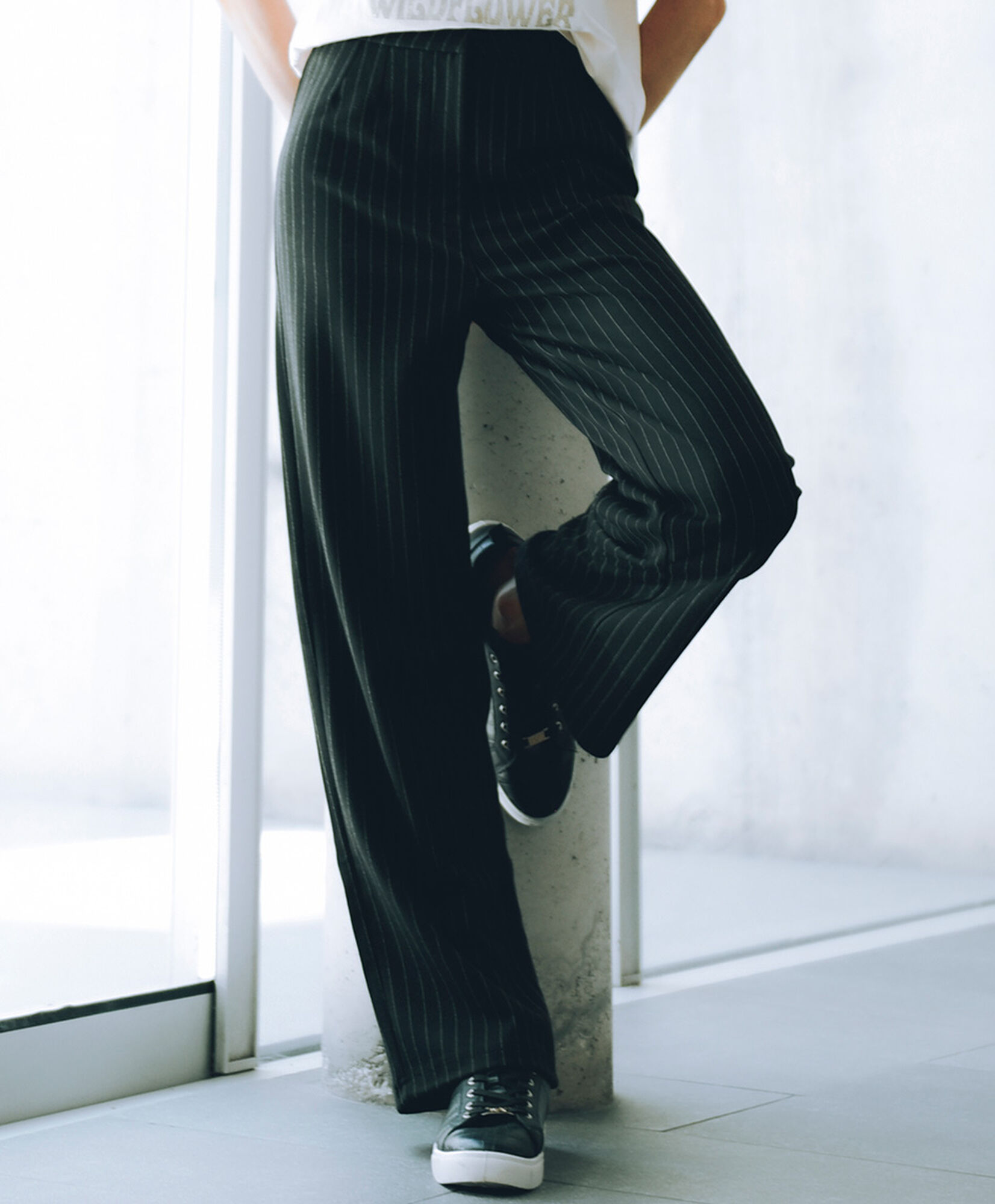 Pantalón mujer líneas verticales wide Pantalón mujer líneas verticales wide