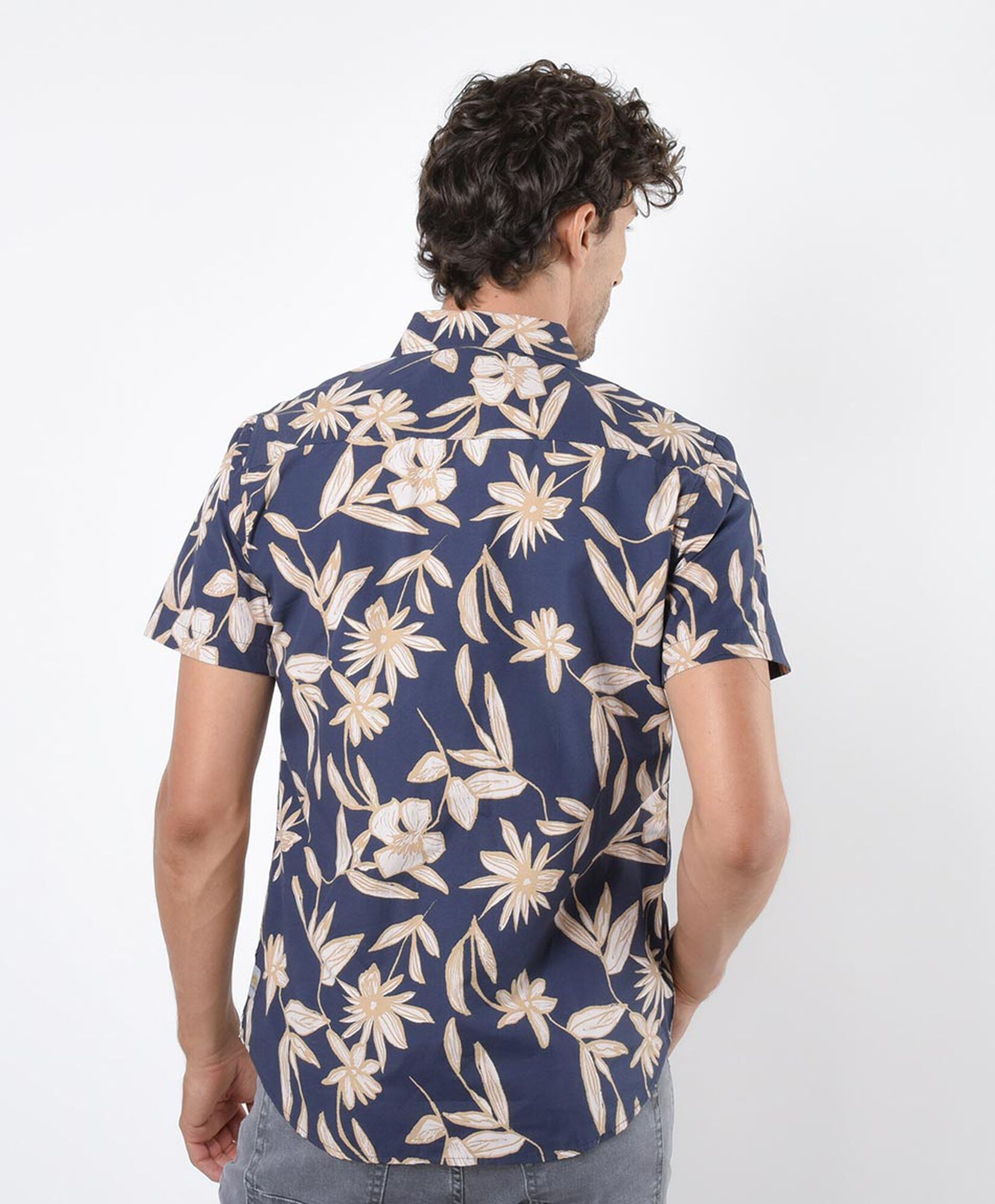 Camisa hombre flores y hojas Camisa hombre flores y hojas