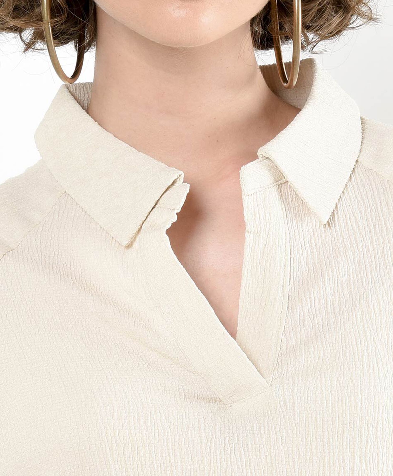 Blusa mujer texturizada con cuello Blusa mujer texturizada con cuello