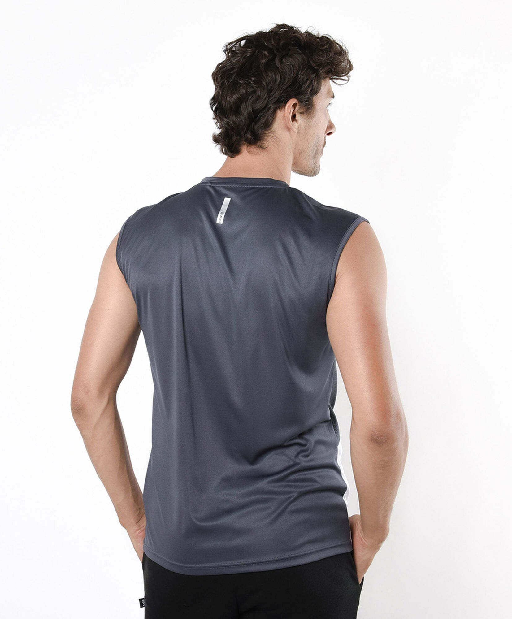Polera deportiva hombre líneas gris sin mangas Polera deportiva hombre líneas gris sin mangas
