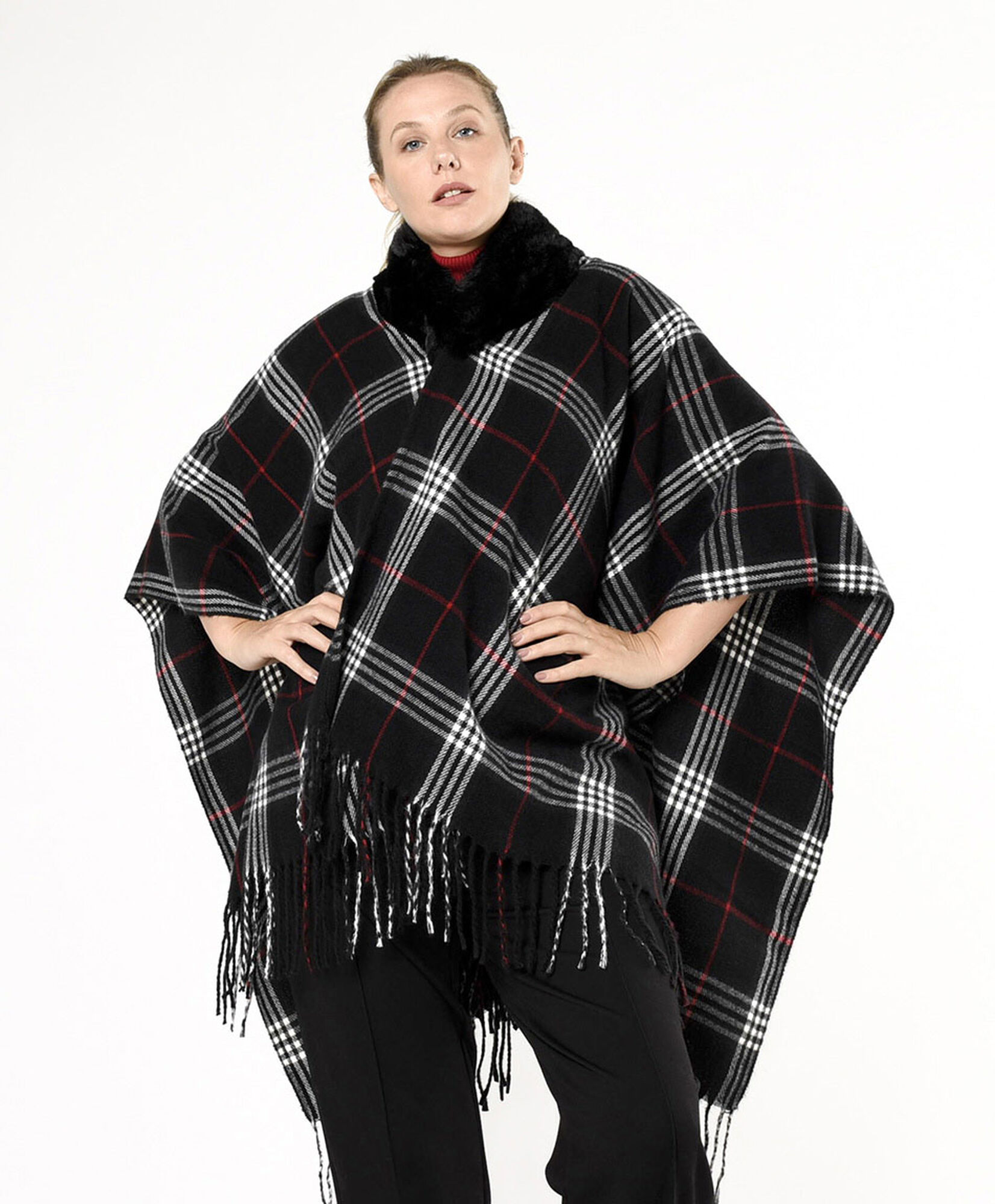 Poncho mujer cuadros cuello pelitos Poncho mujer cuadros cuello pelitos