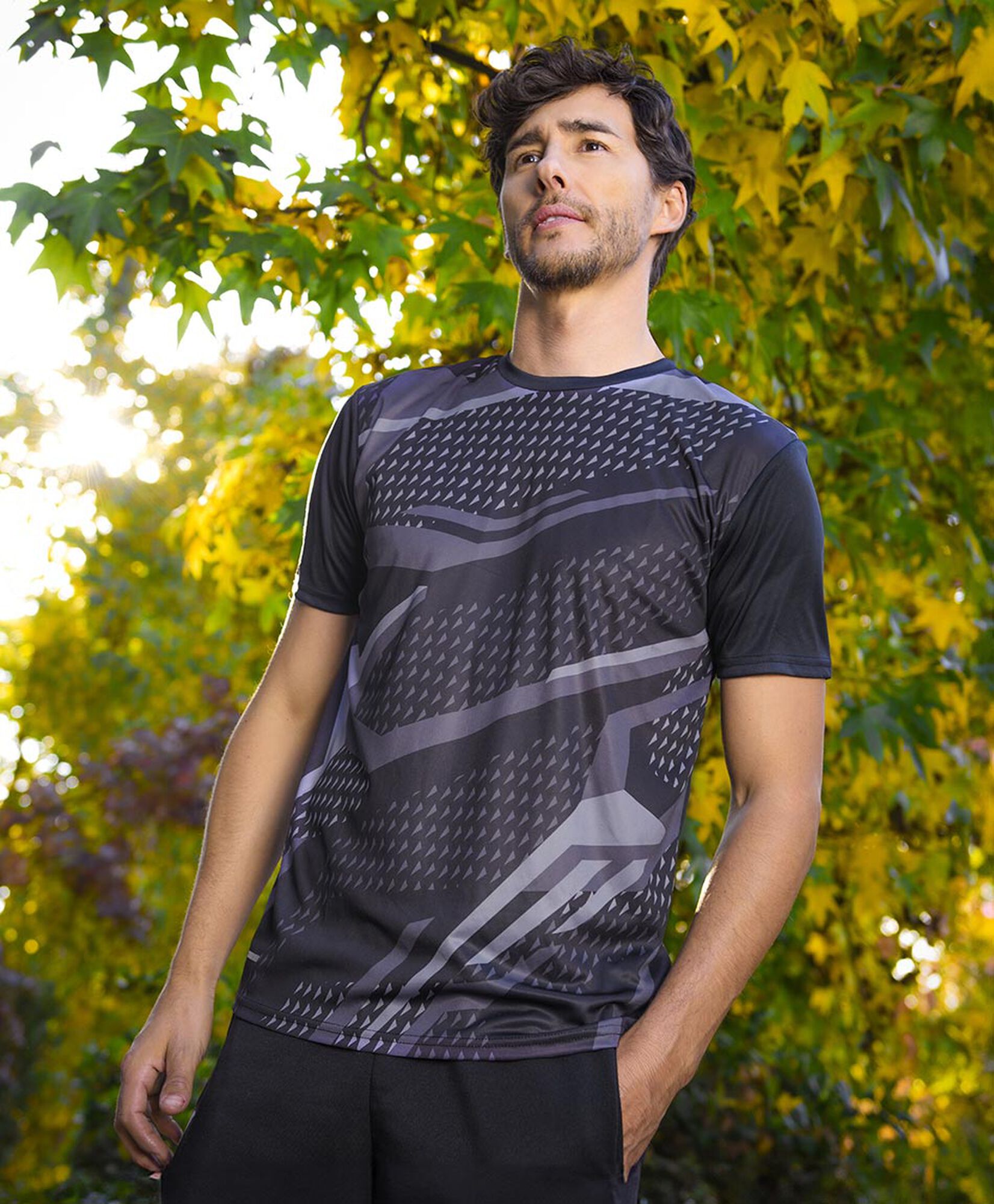 Polera deportiva hombre triángulos Polera deportiva hombre triángulos