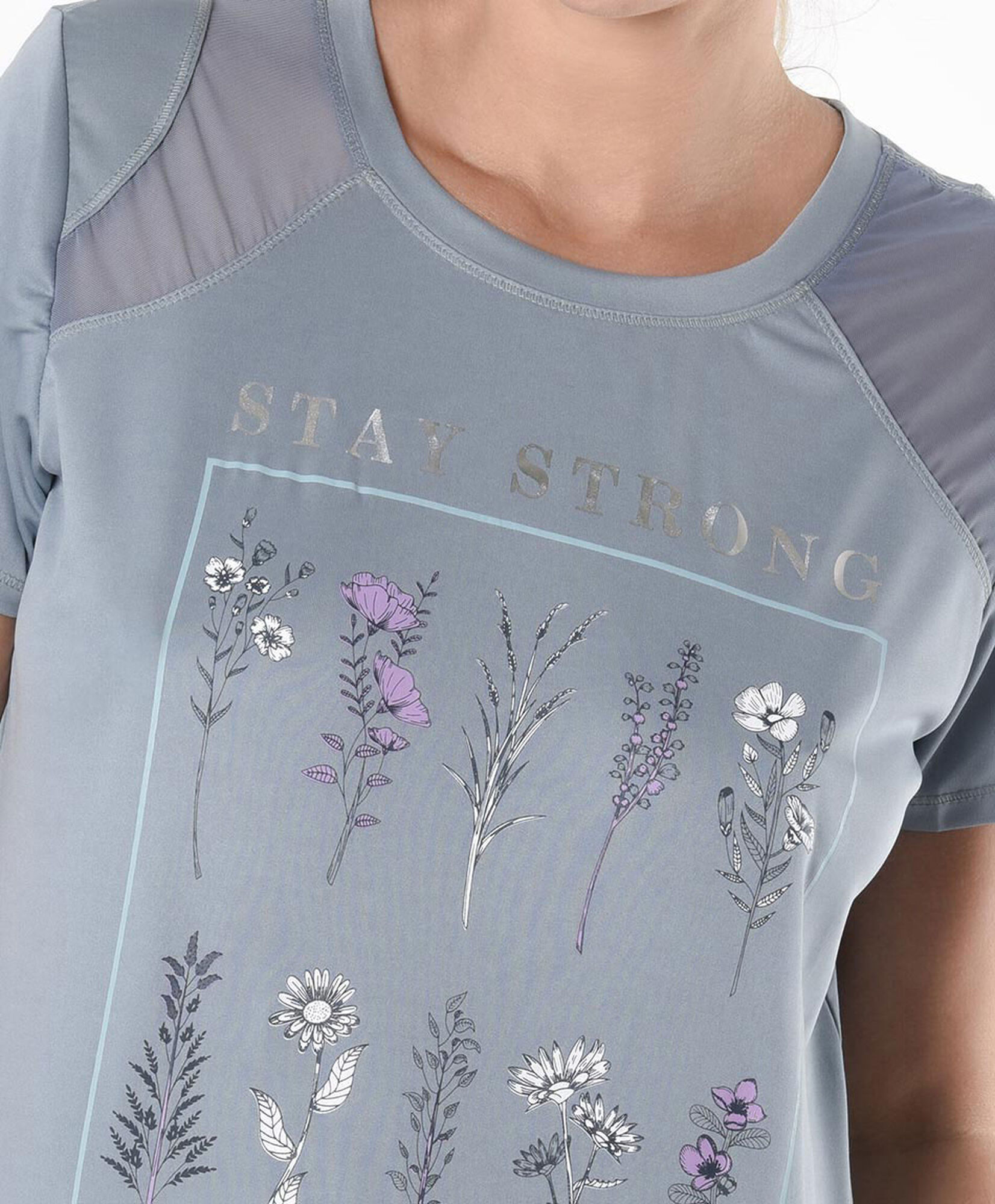 Polera deportiva mujer flores transparencias Polera deportiva mujer flores transparencias