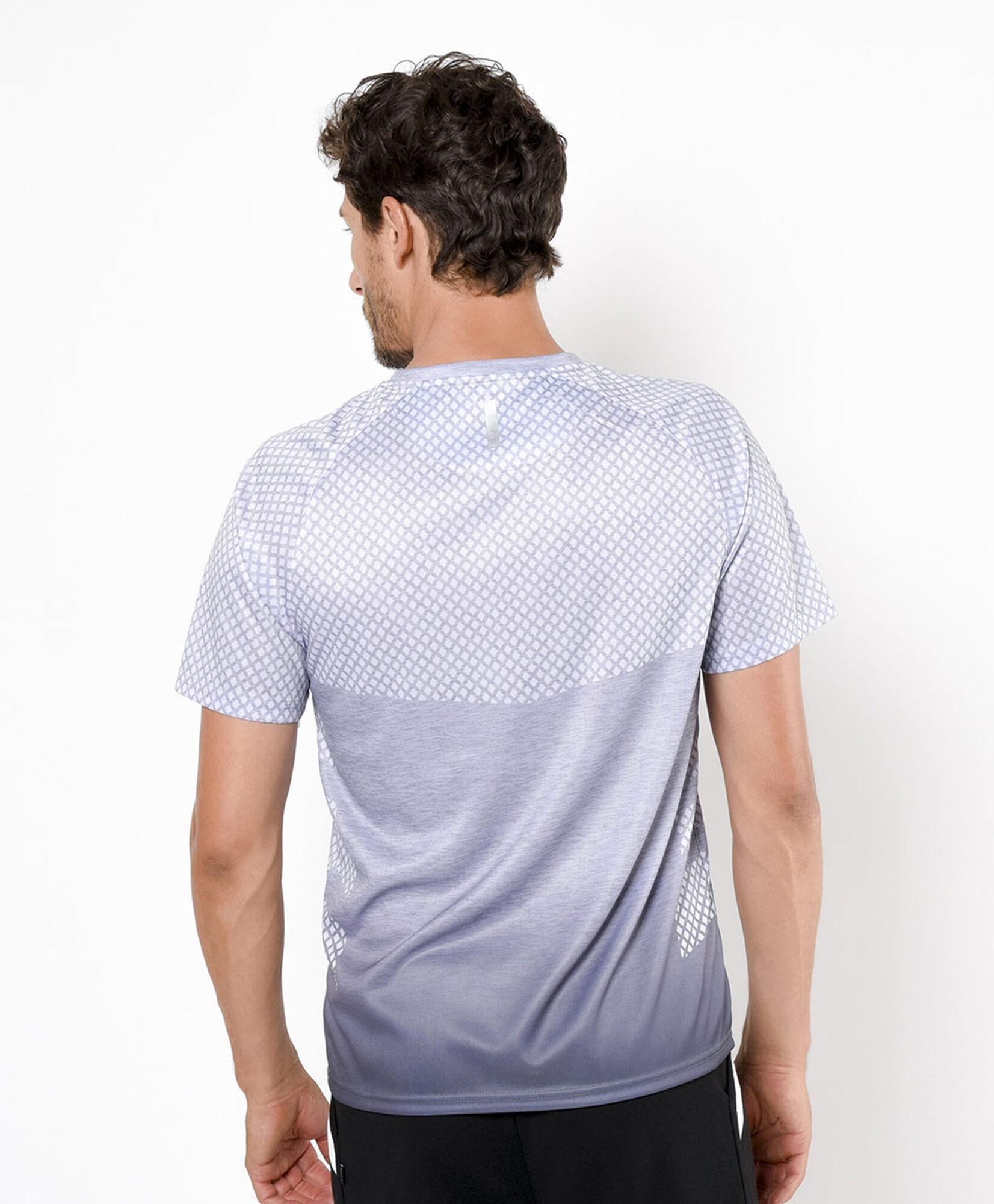 Polera deportiva hombre degradé rombos Polera deportiva hombre degradé rombos