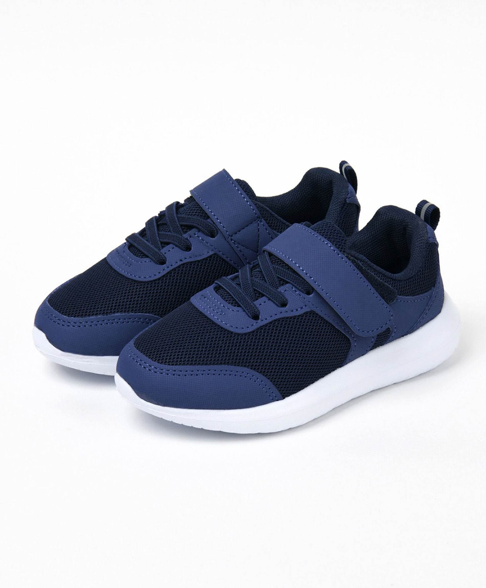 Zapatilla escolar deportiva malla Zapatilla escolar deportiva malla