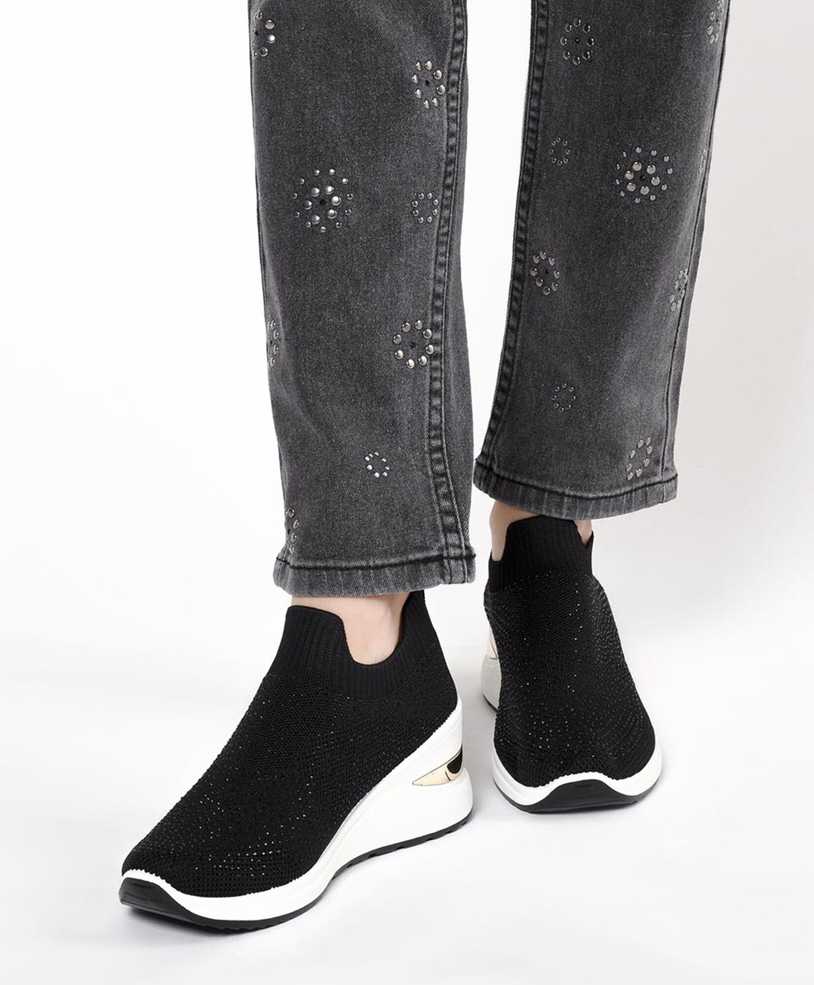 Zapatilla mujer brillos plataforma negra Zapatilla mujer brillos plataforma negra
