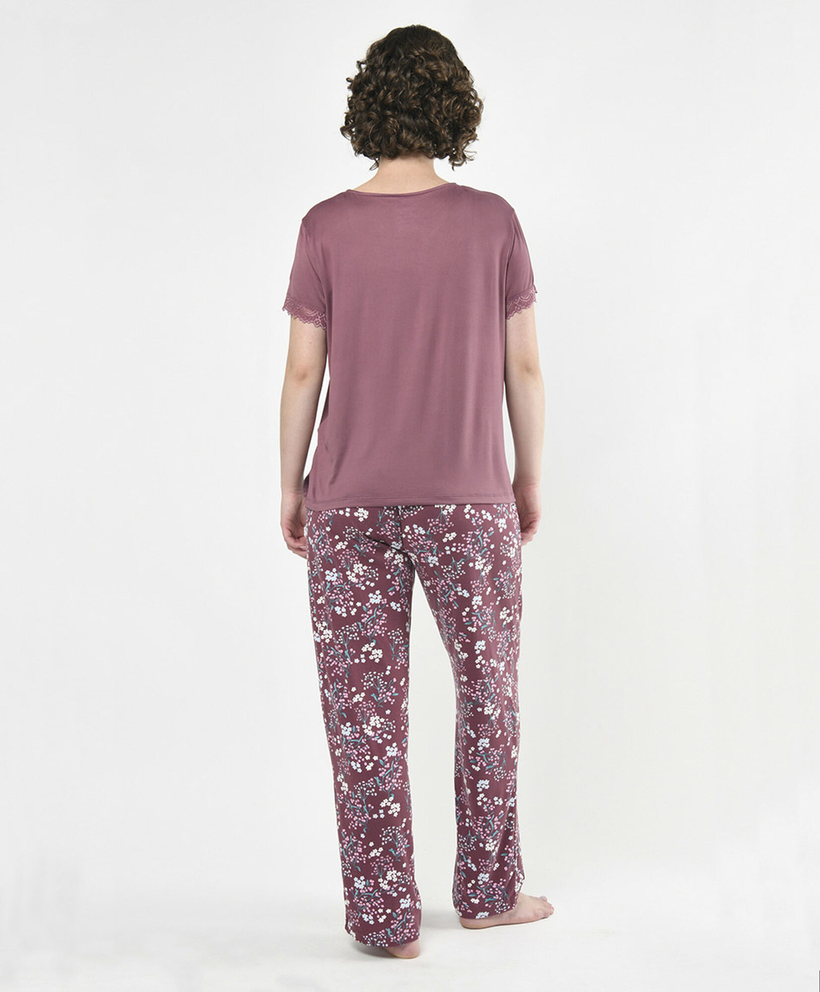 Pijama mujer encaje floreado Pijama mujer encaje floreado