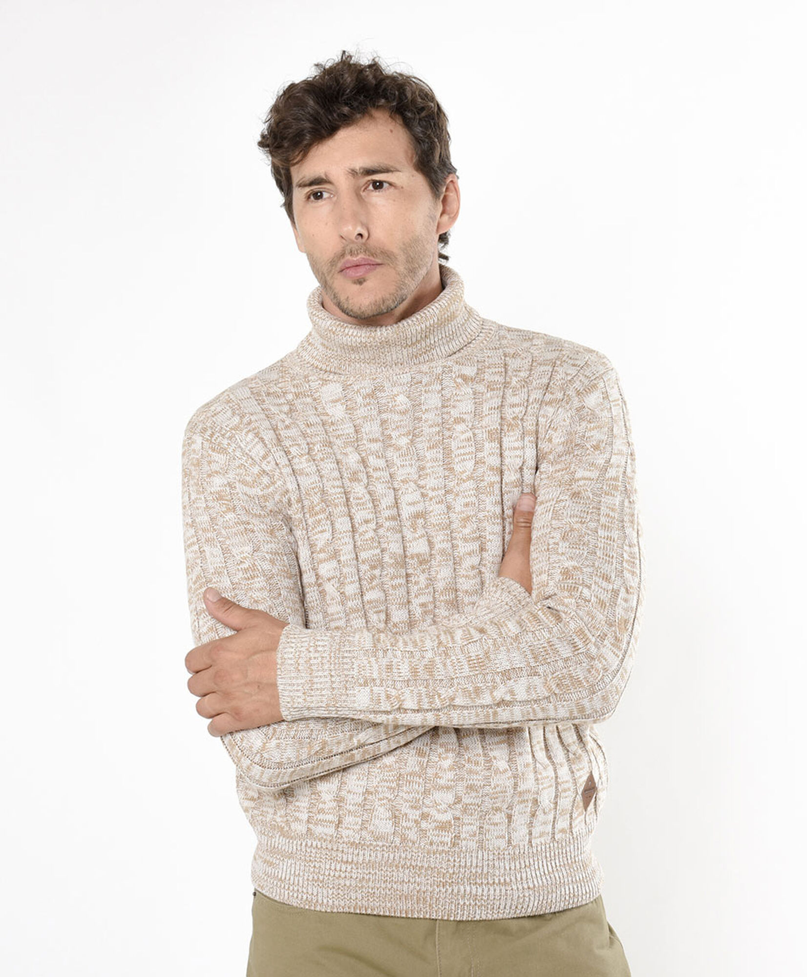 Sweater hombre trenzado cuello alto Sweater hombre trenzado cuello alto