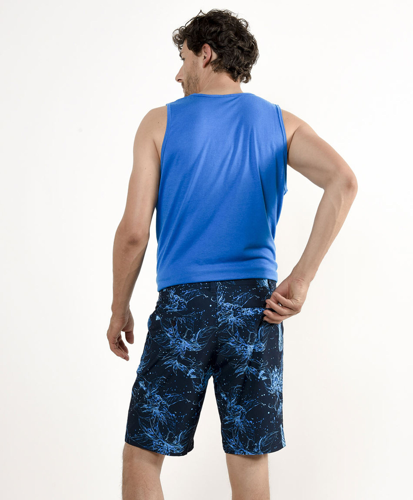 Bermuda hombre estampado plumas Bermuda hombre estampado plumas