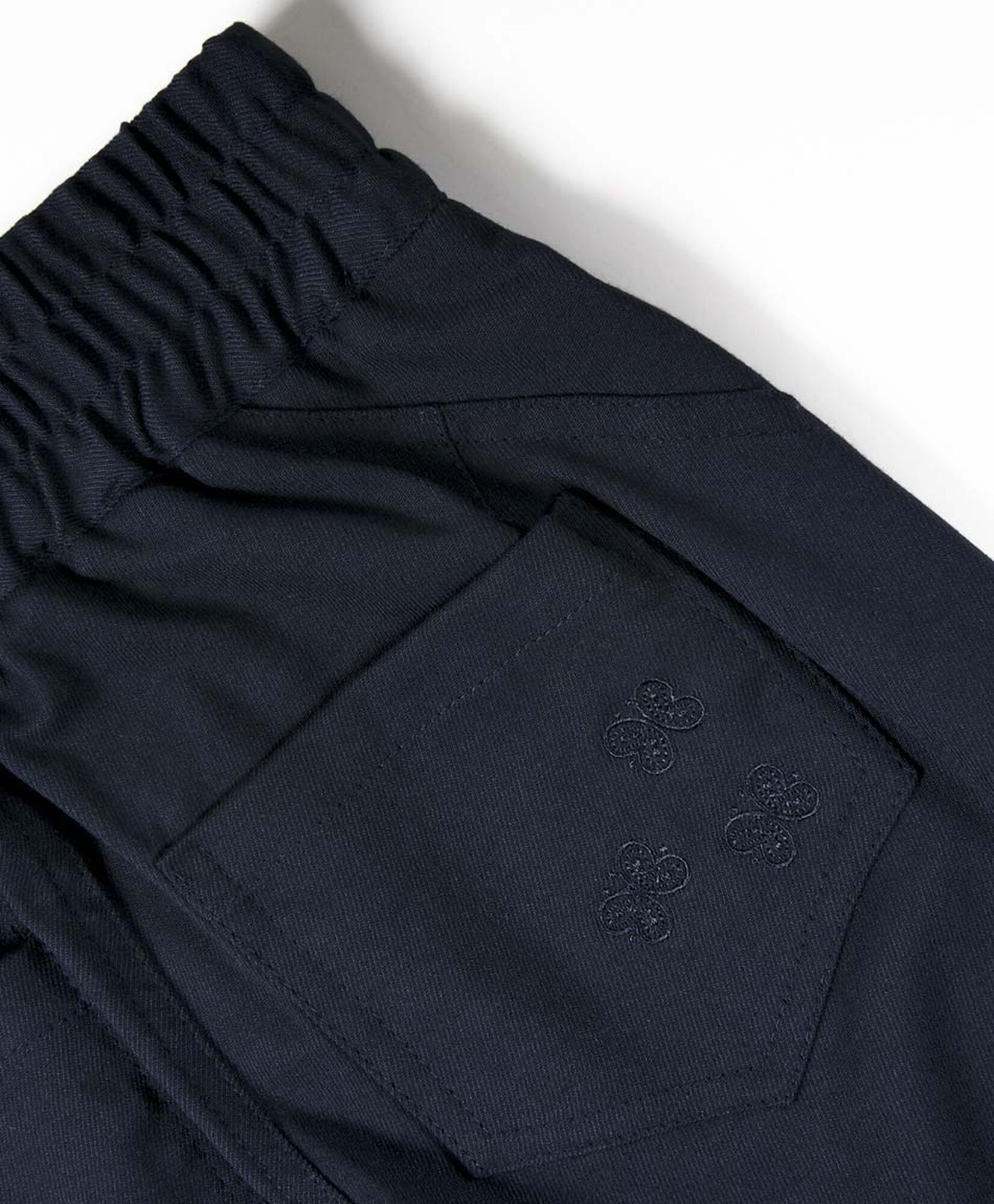 Pant escolar azul con bordado Pant escolar azul con bordado