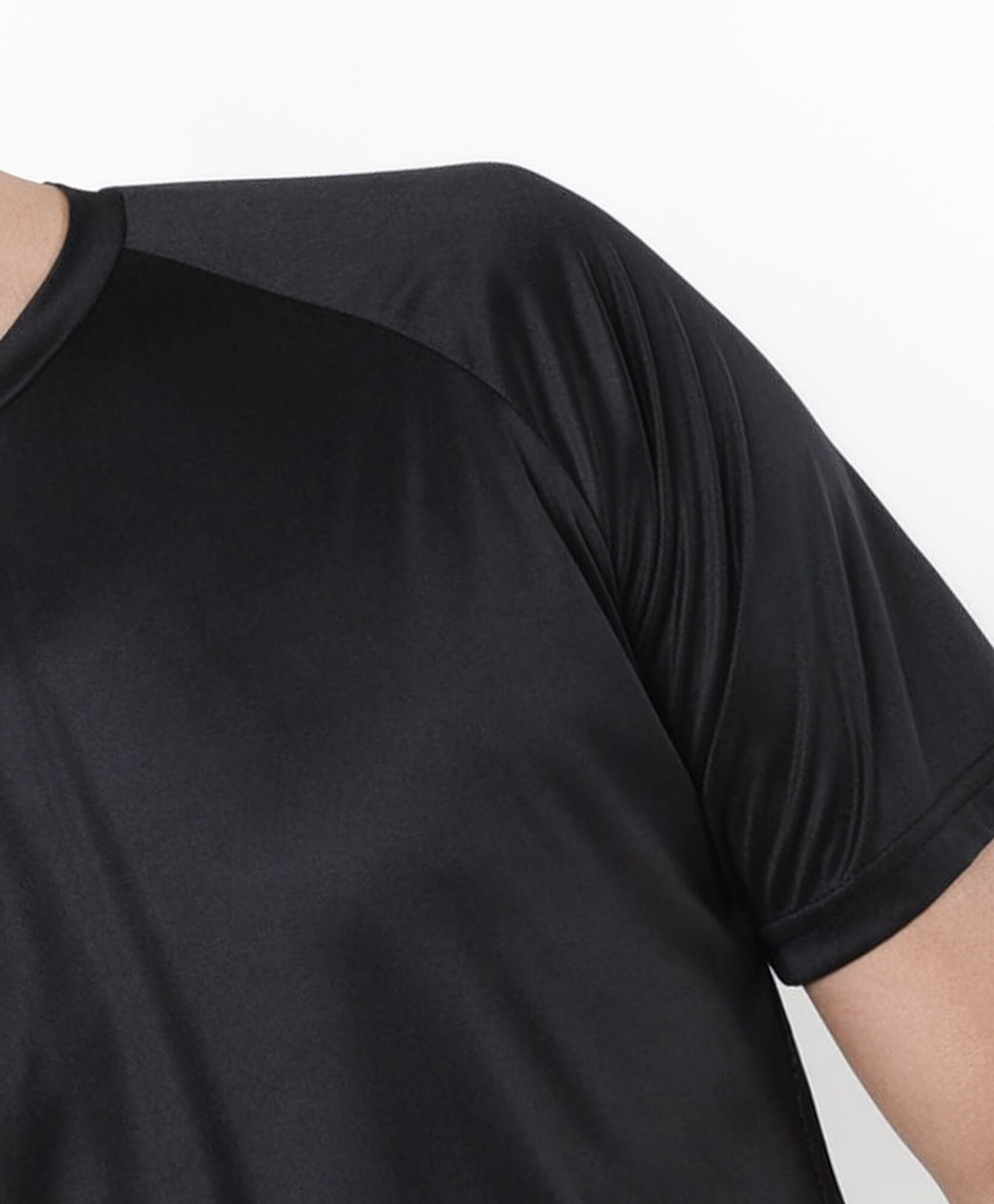 Polera deportiva hombre lisa negra Polera deportiva hombre lisa negra