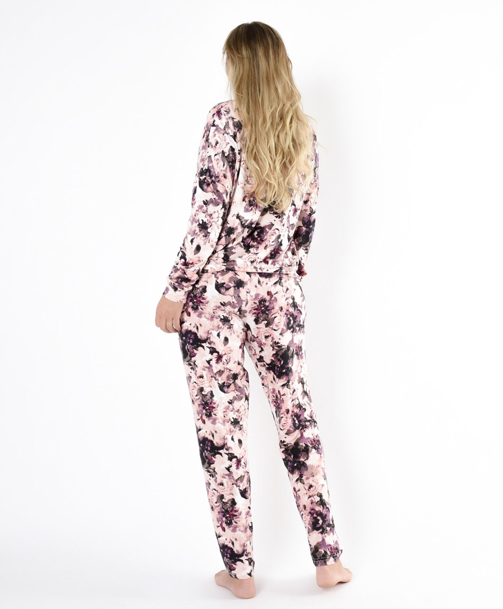 Pijama mujer diseño floreado rosado Pijama mujer diseño floreado rosado
