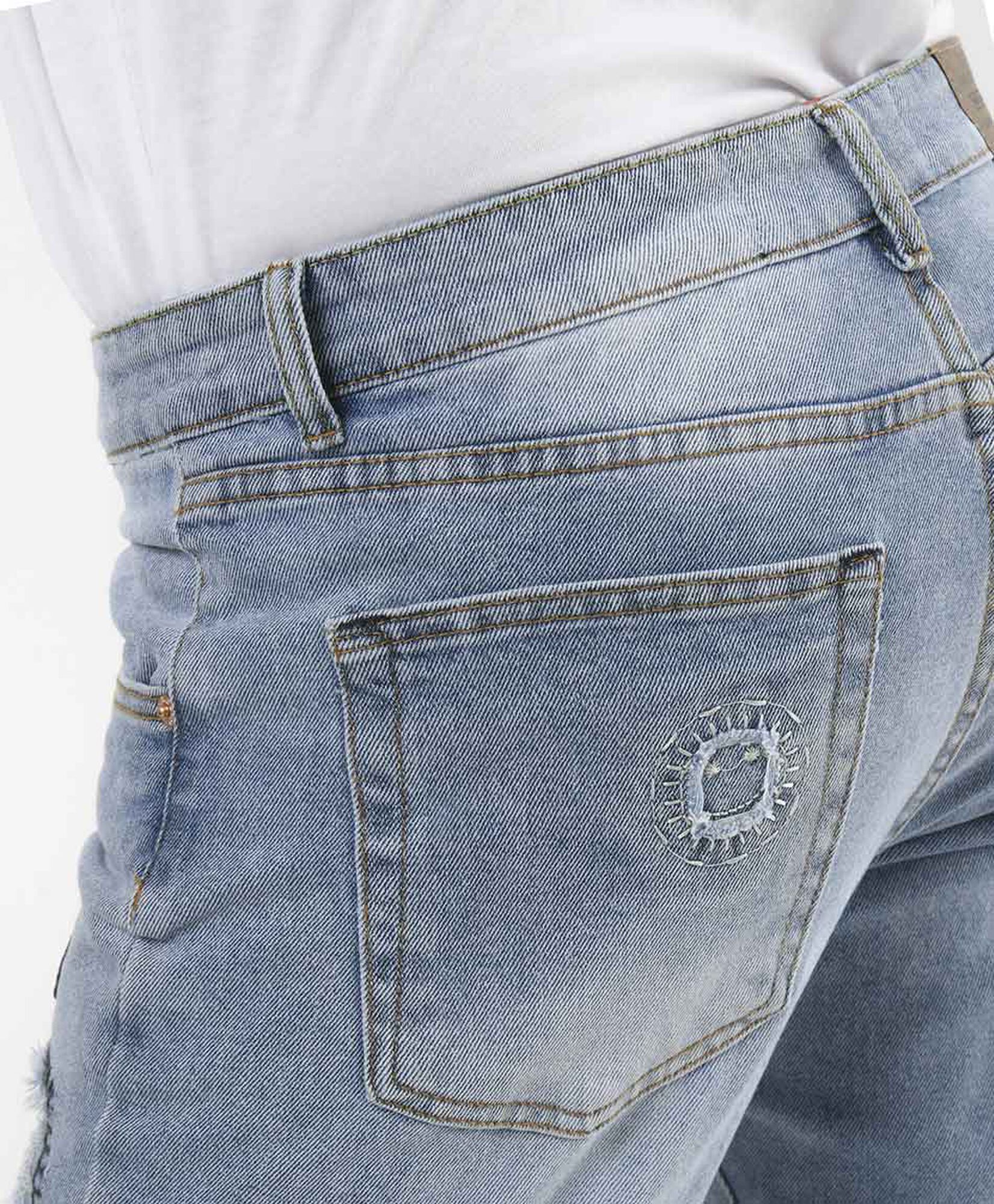 Jeans hombre parches y bordados skinny fit Jeans hombre parches y bordados skinny fit