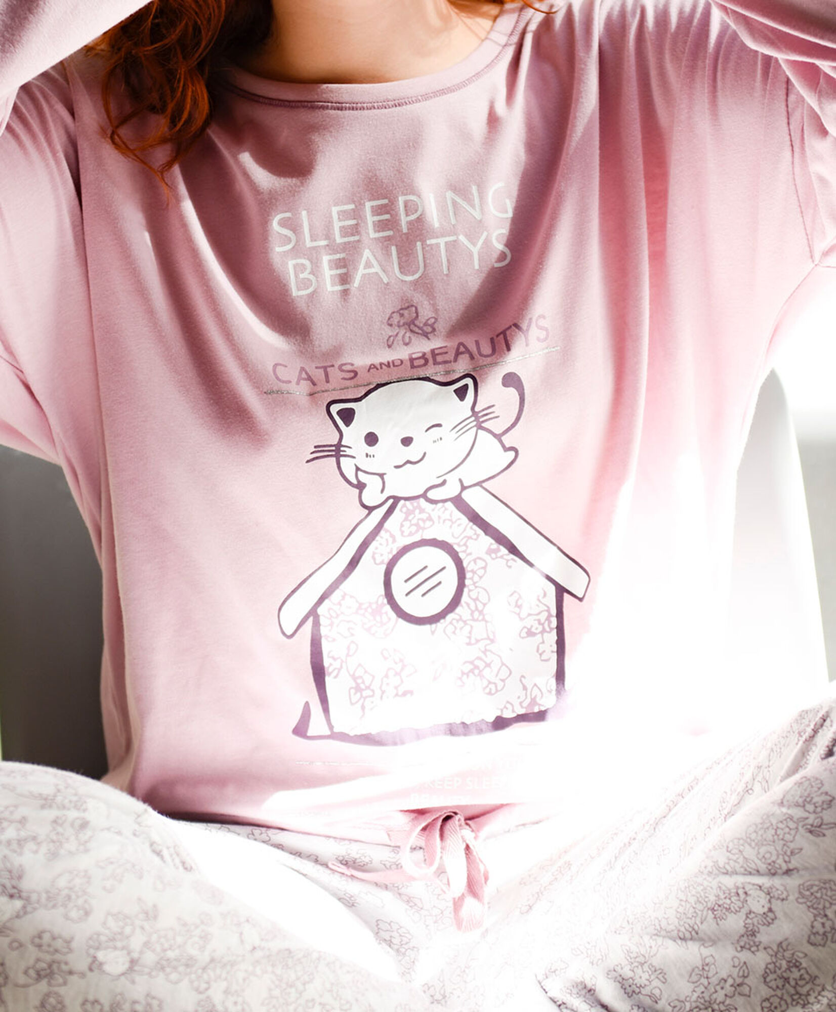 Pijama mujer floreado y gatito Pijama mujer floreado y gatito